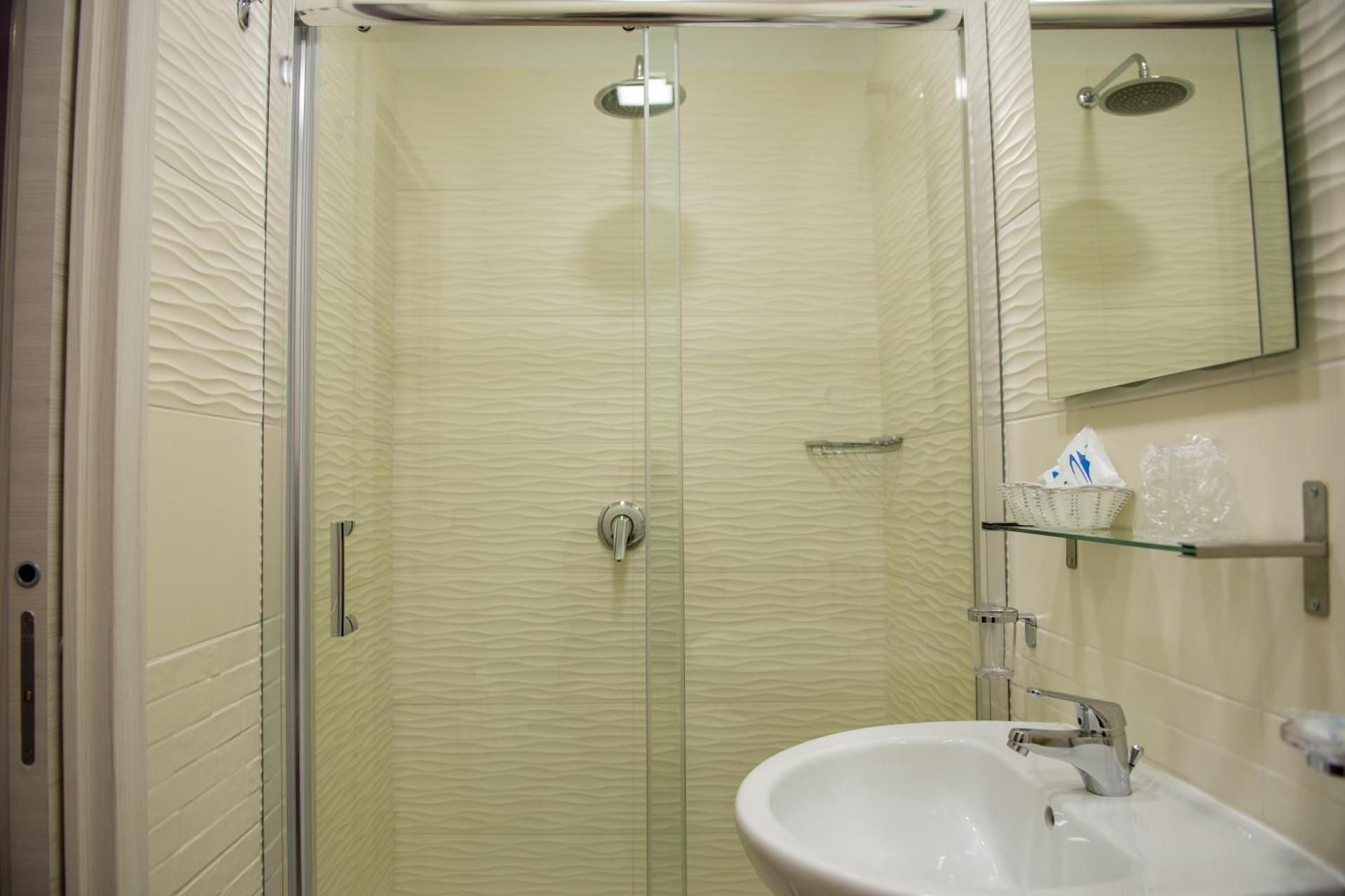 Smeraldo Suite Quadruple Room with Private Bathroom 2