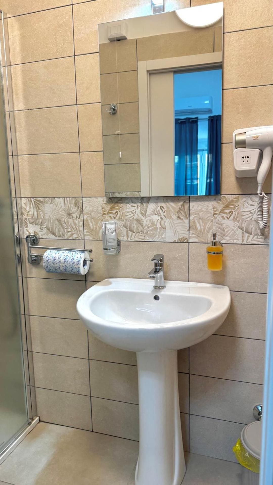 House Piazza Garibaldi By Loveinthetravel Quadruple Room with Balcony 3