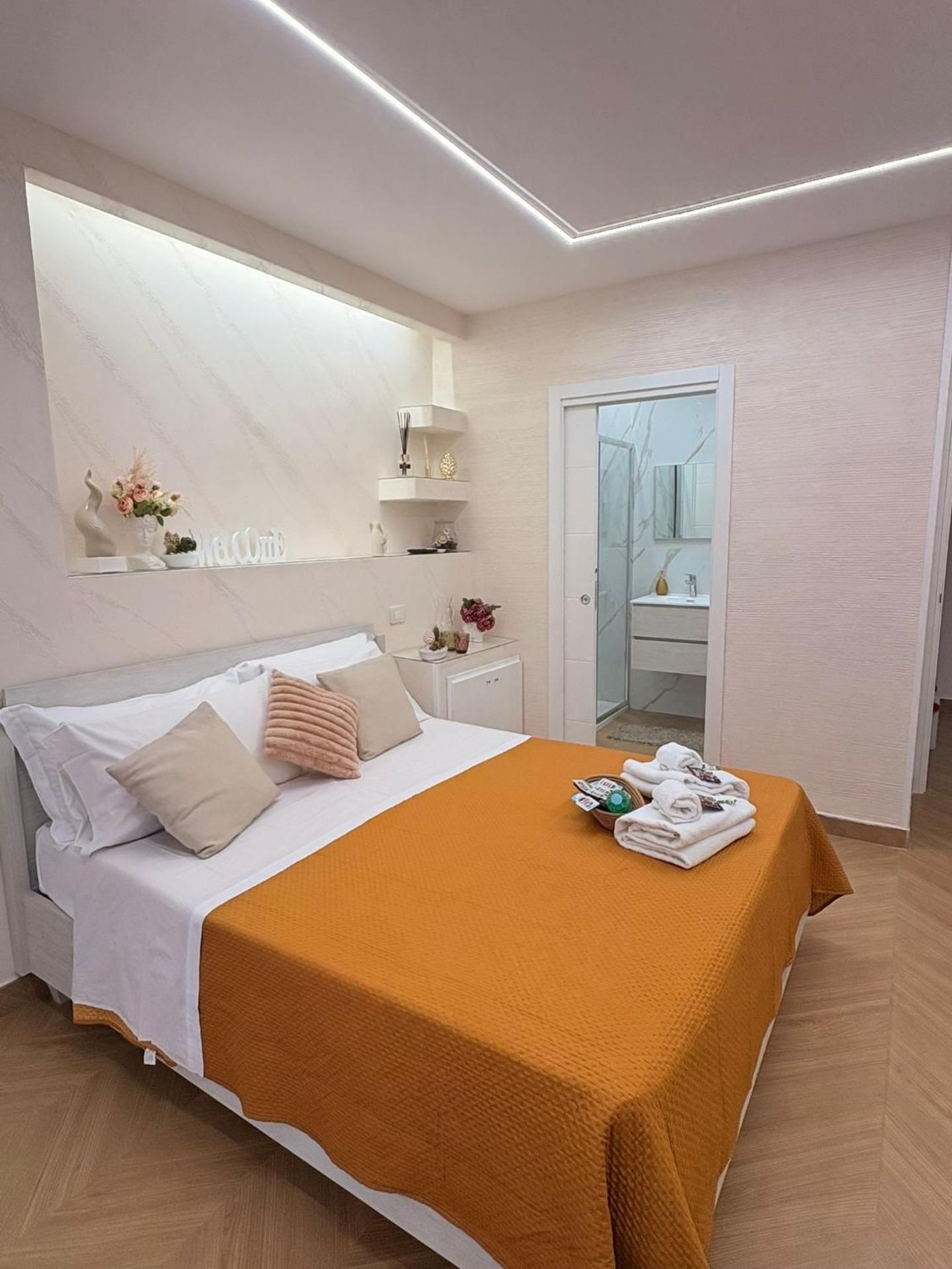 Max Fox Suite