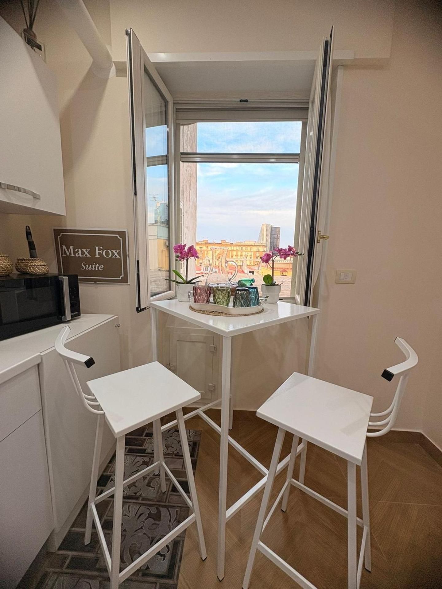 Max Fox Suite