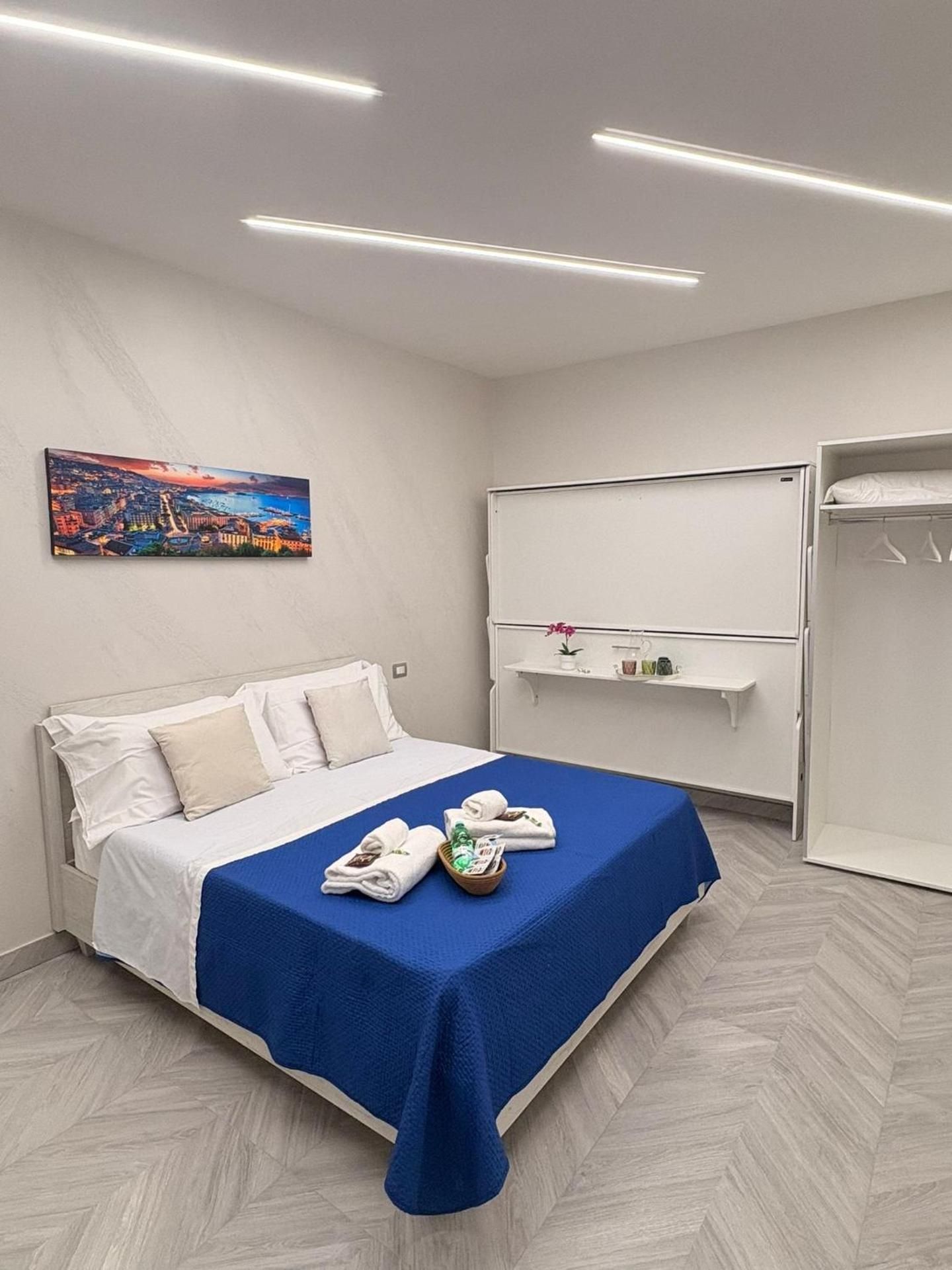 Max Fox Suite