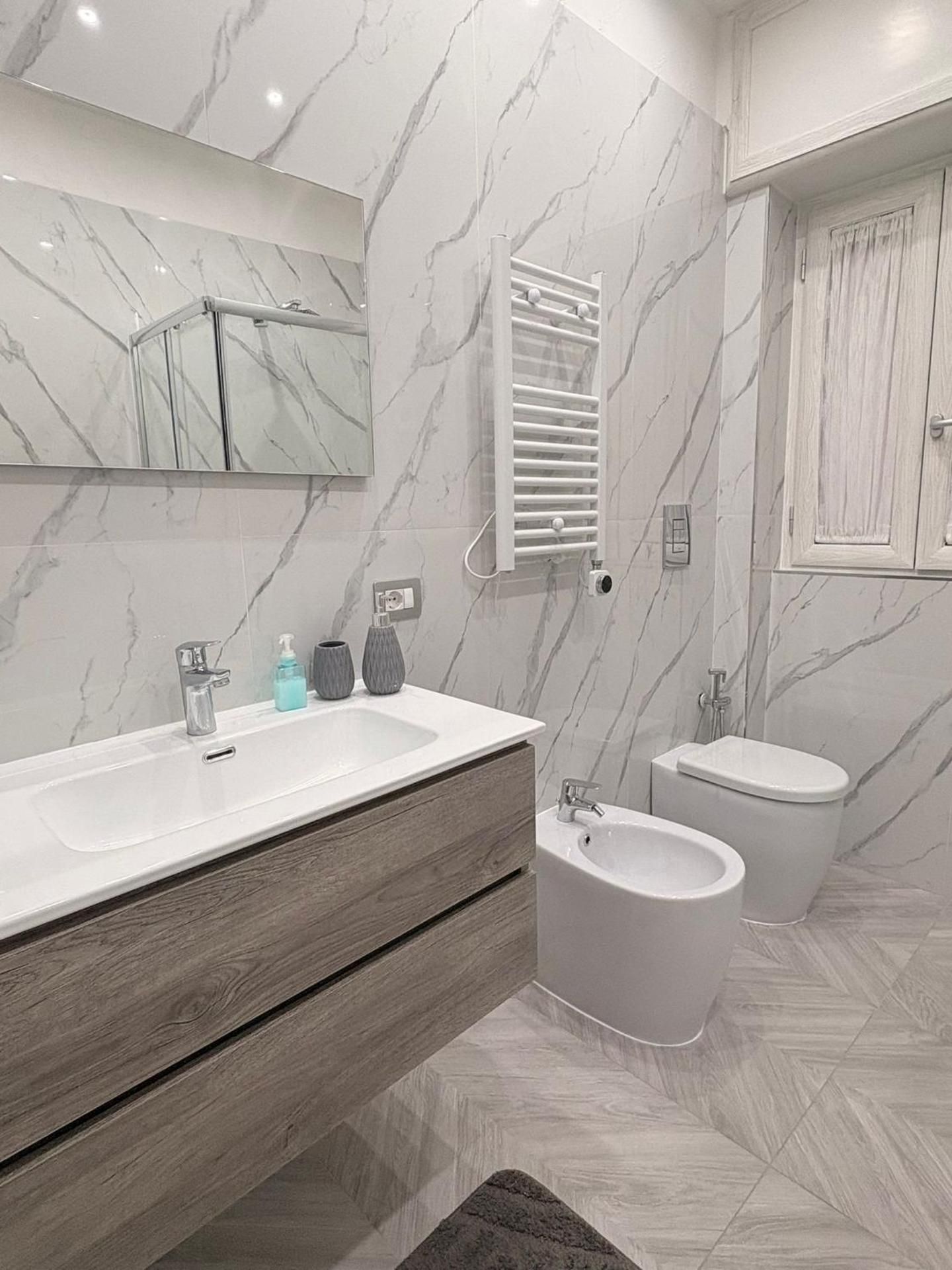 Max Fox Suite