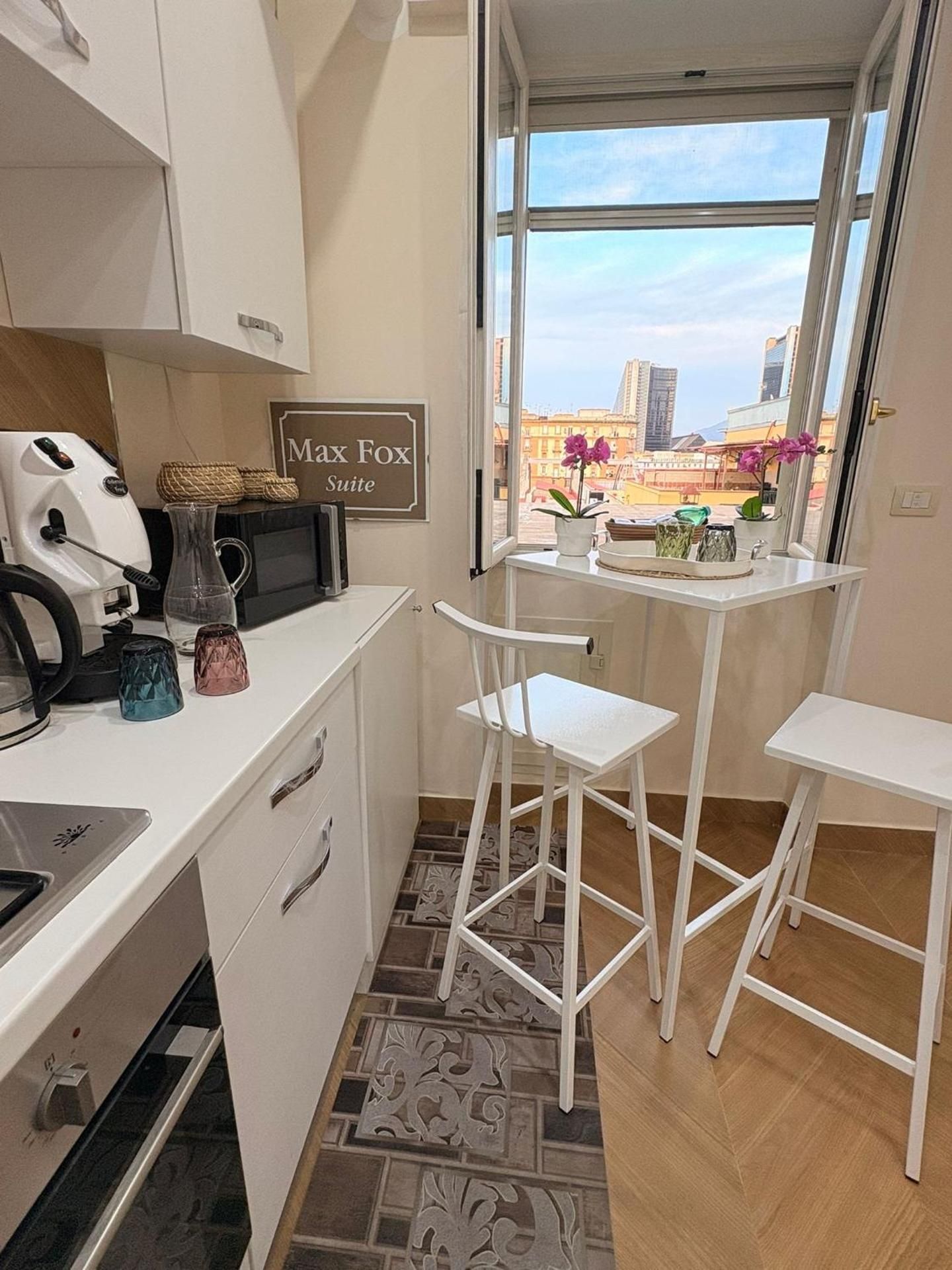 Max Fox Suite