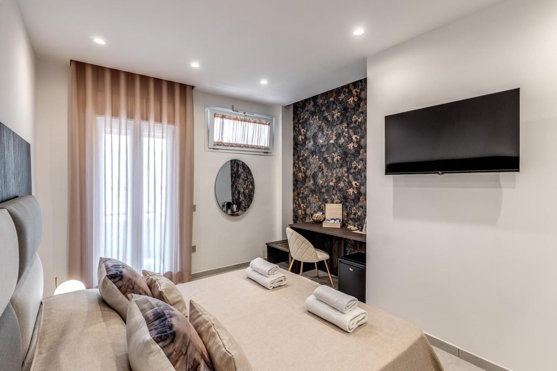 Queen Room with Balcony