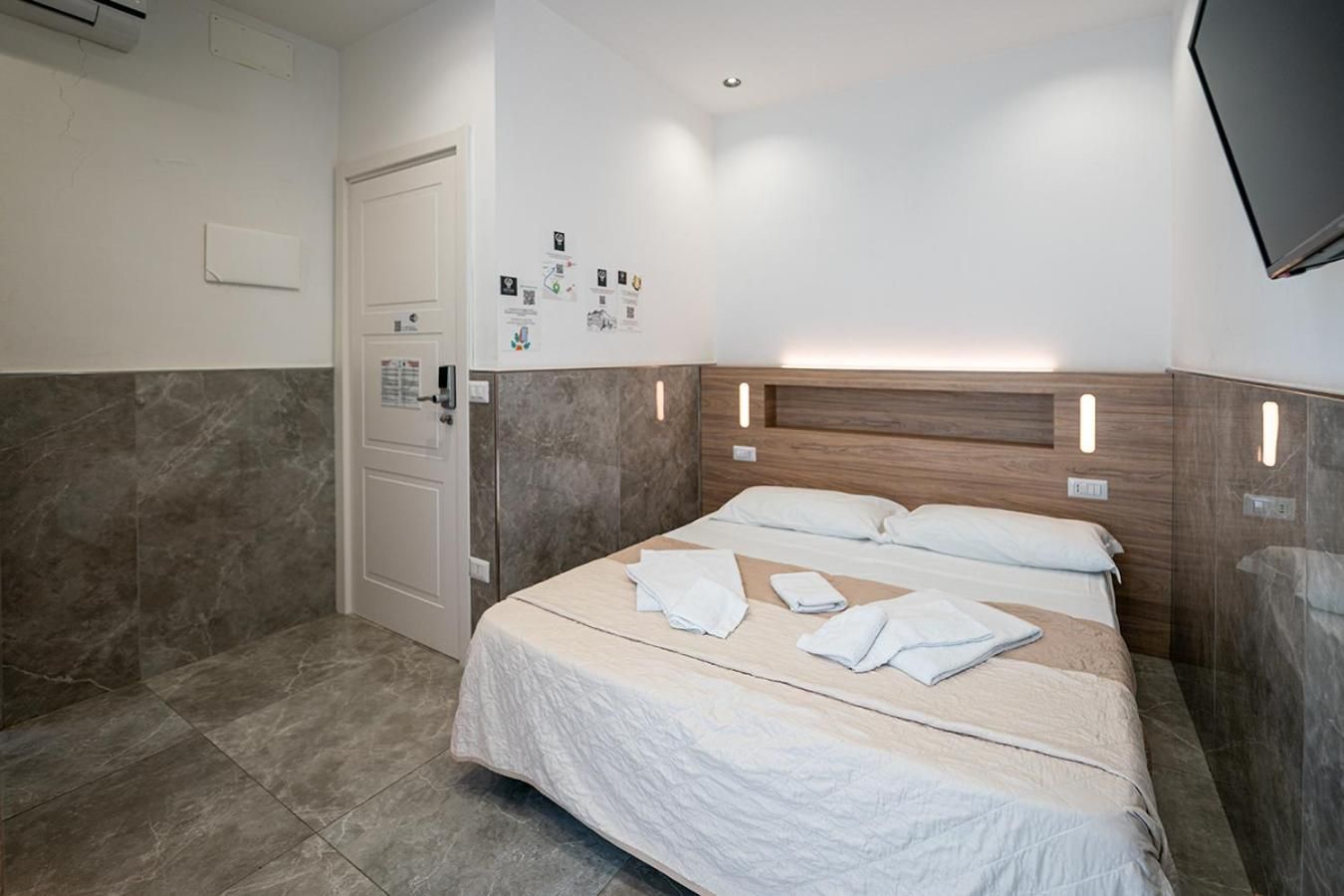 GreRos Toledo H Historical Center in Naples, by ClaPa Group Dislocated Hospitality Superior Double Room 2