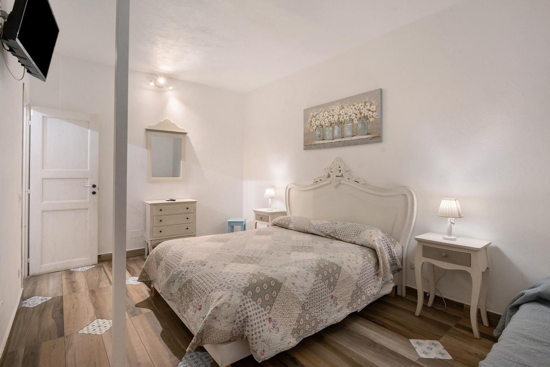 Superior One-Bedroom Apartment