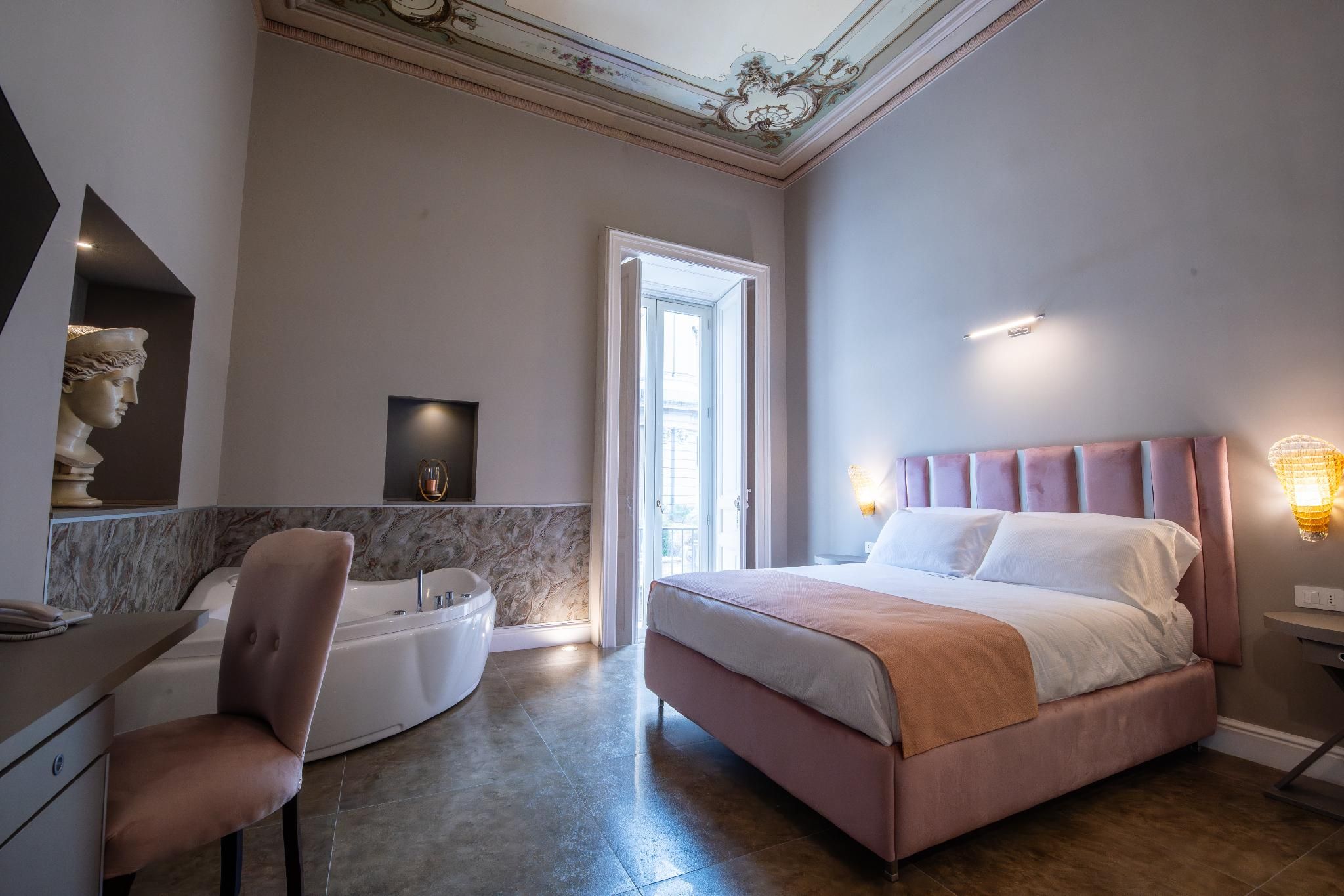 Royal Suite Room with Jacuzzi and Ganga View