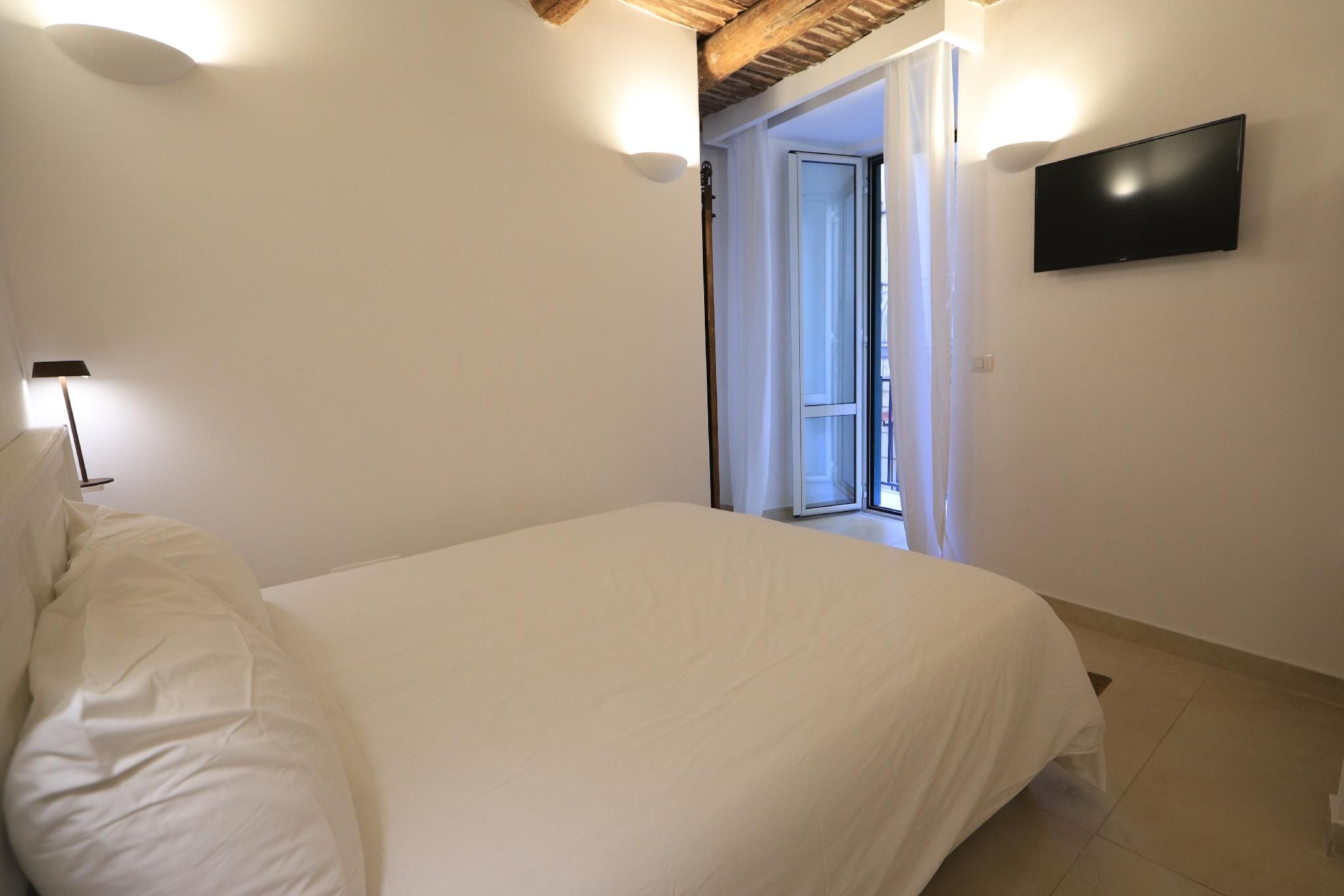 Double Room with Balcony and Private Bathroom