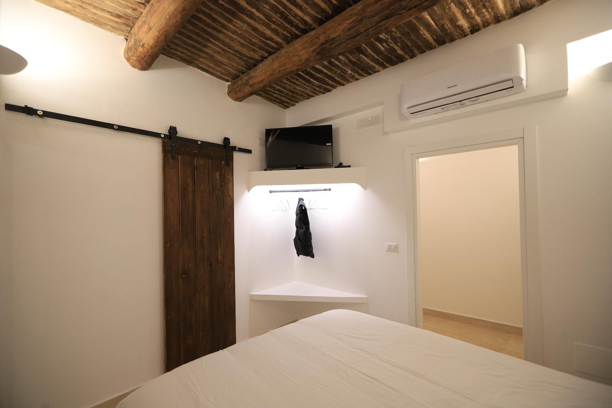 Ai 13 Gradoni di Chiaia Room with Private Bath - Non-Smoking, Accessible 3