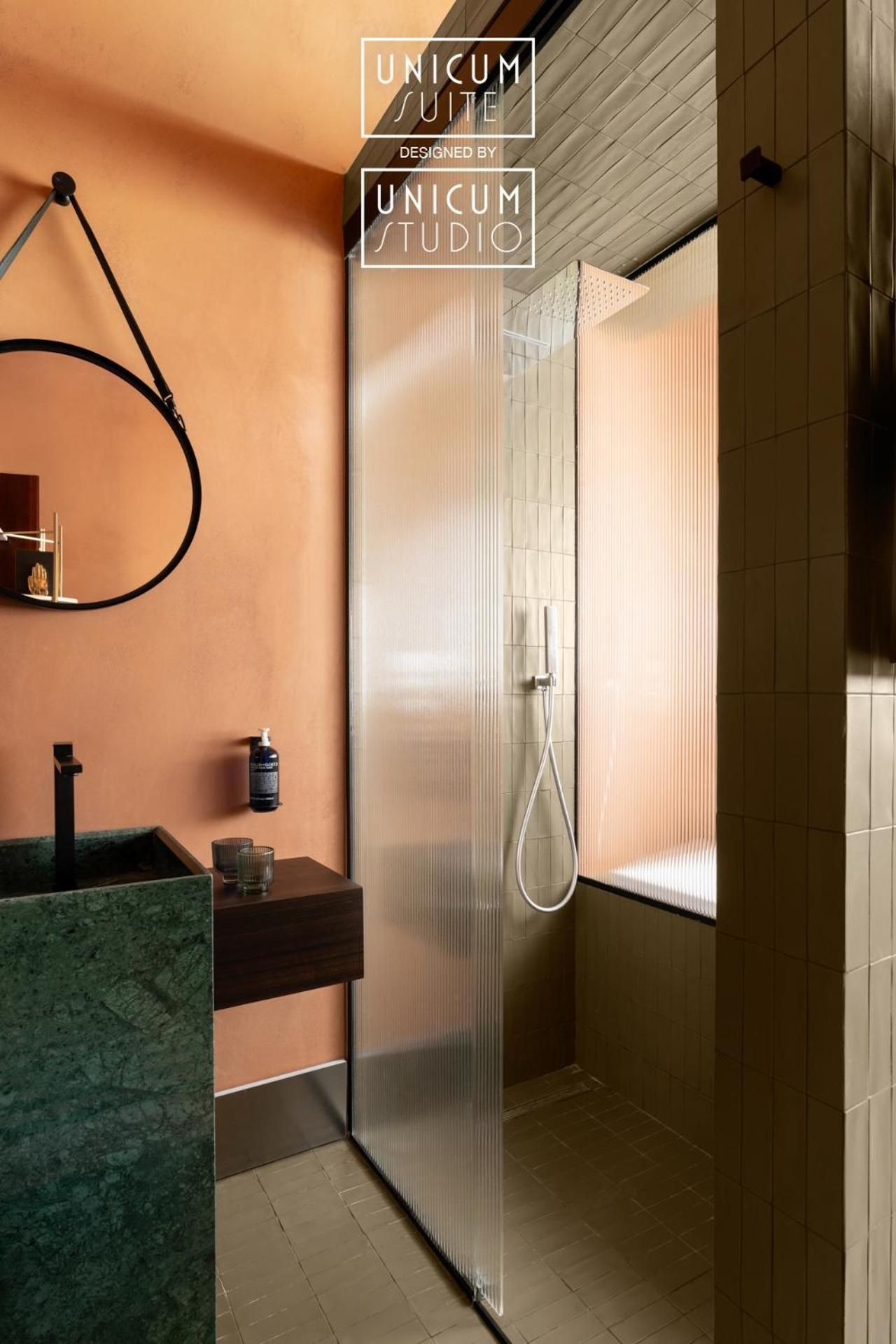 King Room with Spa Bath