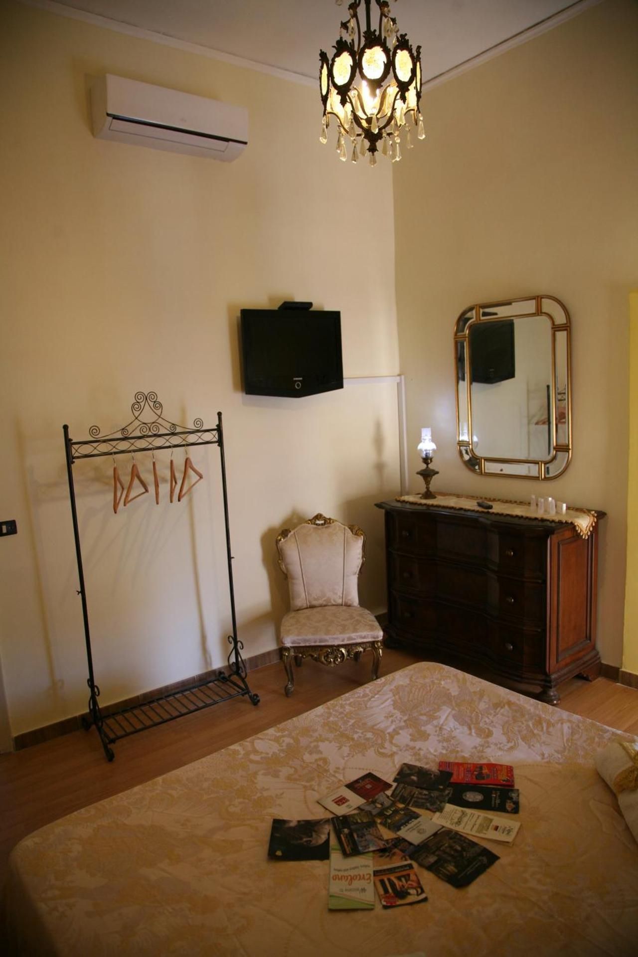 Standard Double Room with Shared Bathroom