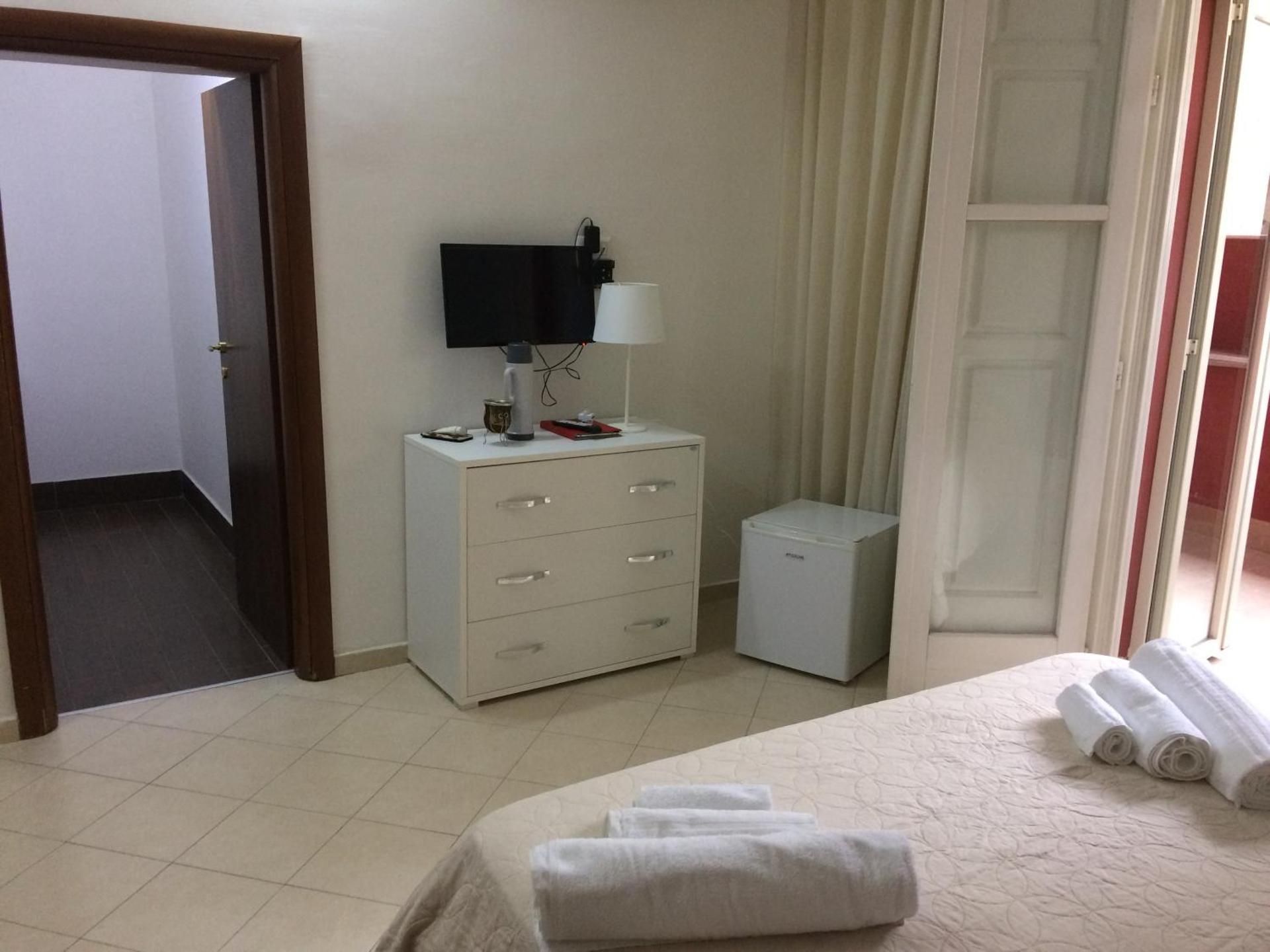 Deluxe Room (2 Adults + 1 Child)