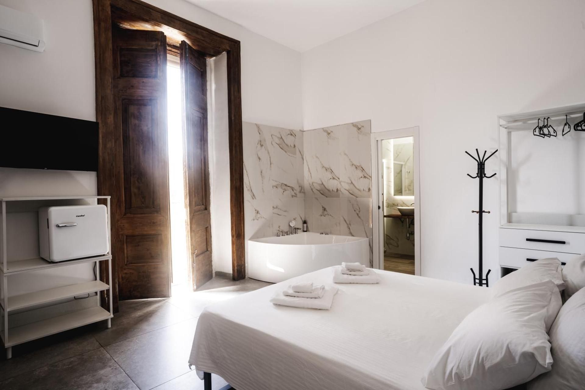 Queen Room with Spa Bath
