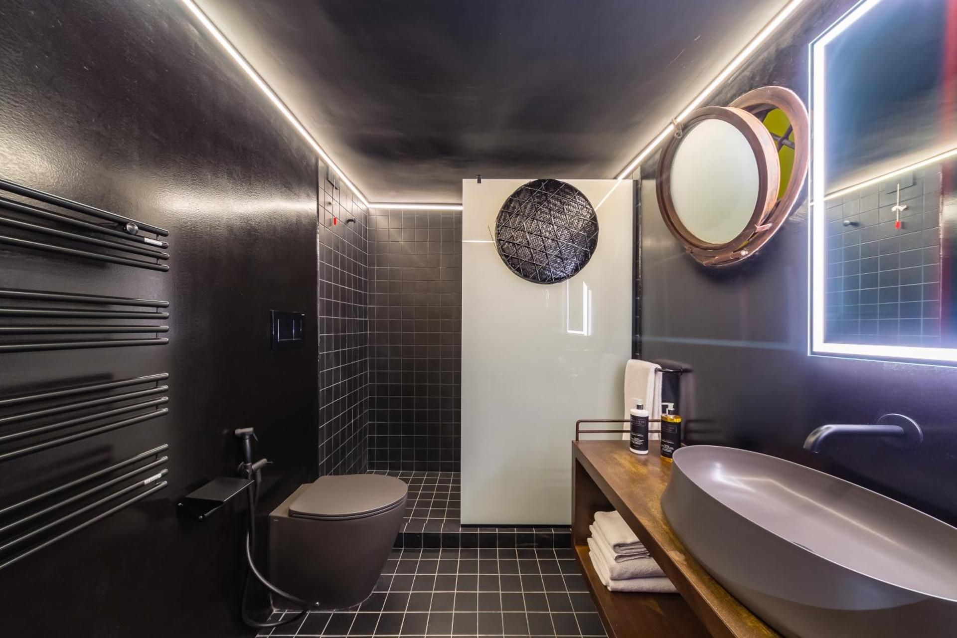 Deluxe King Suite