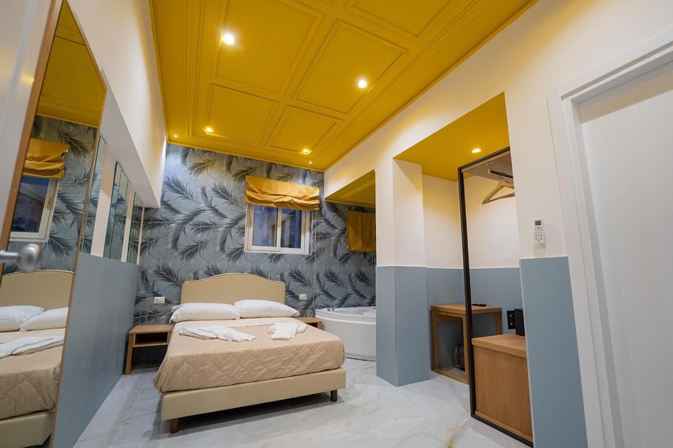 Suite with Hot Tub