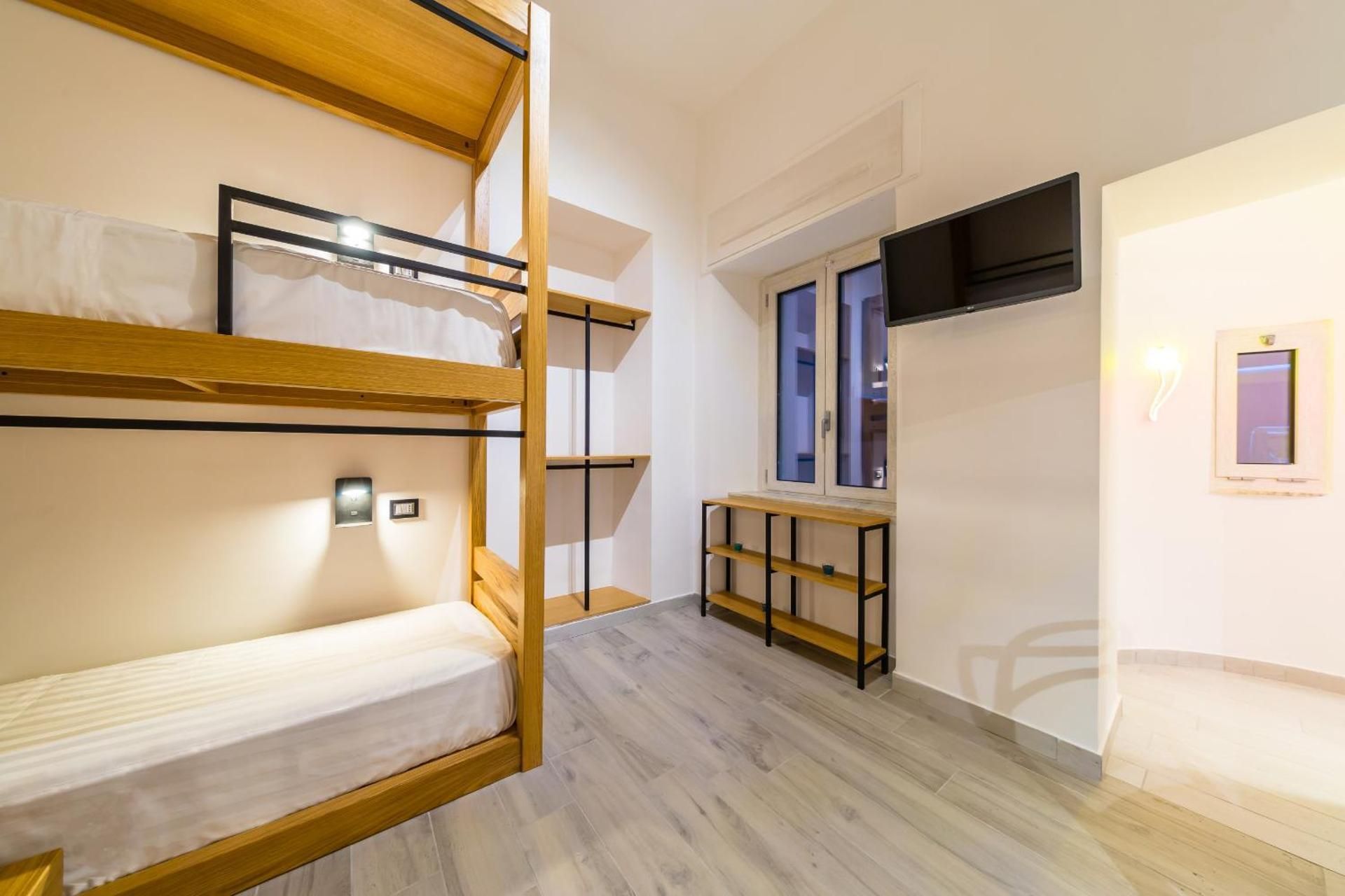 Napoli Street Art Rooms by Wonderful Italy Apartment