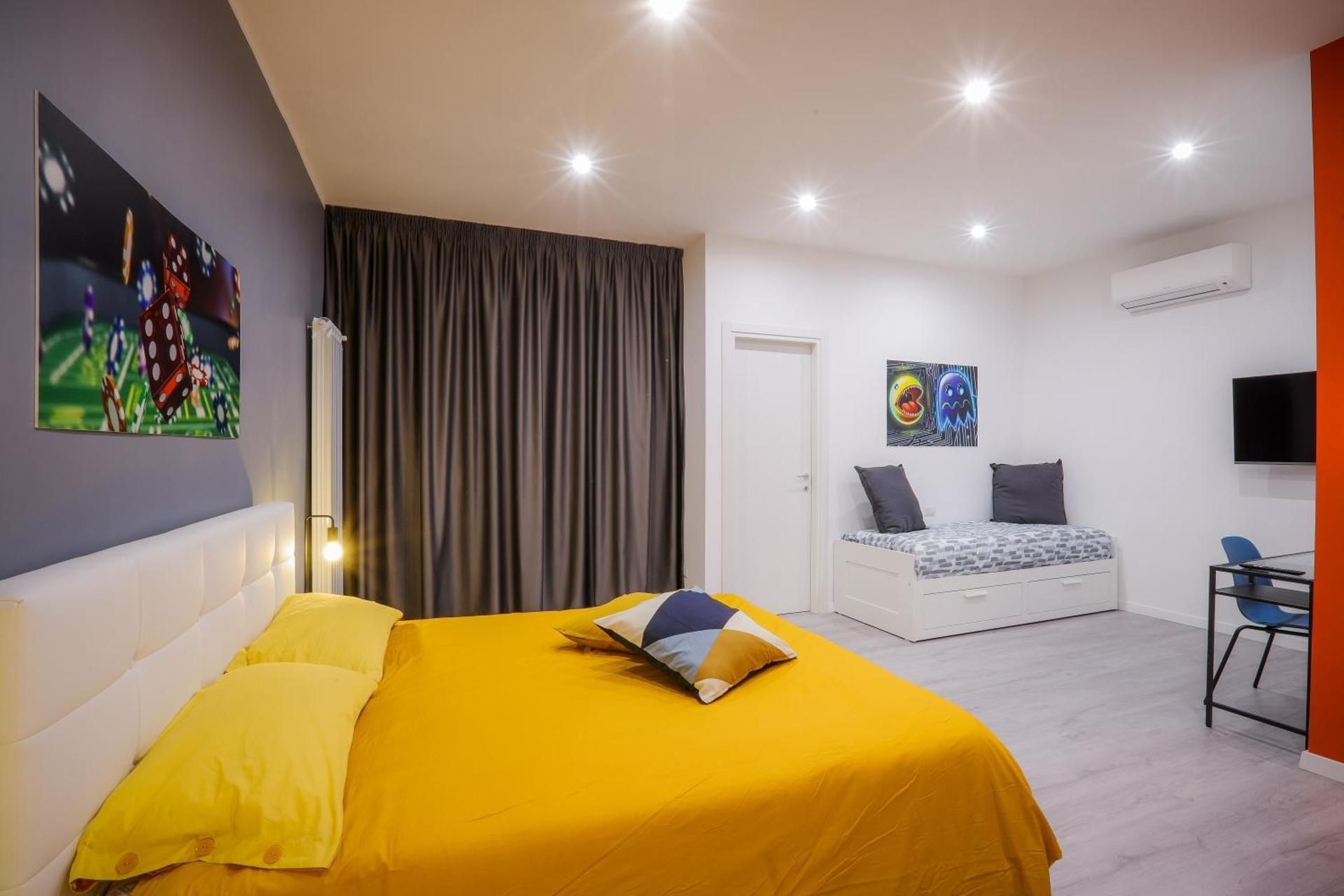 Quadruple Room with Private Bathroom