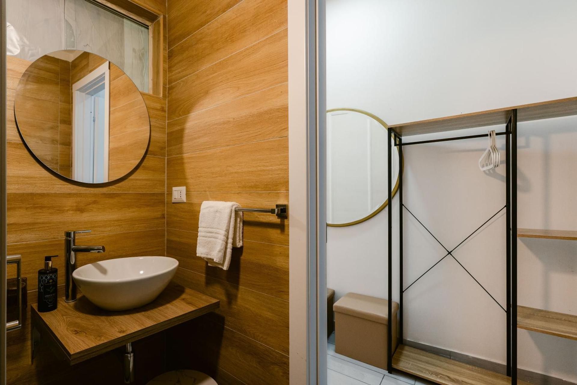 Random B&B Standard Double Room 2