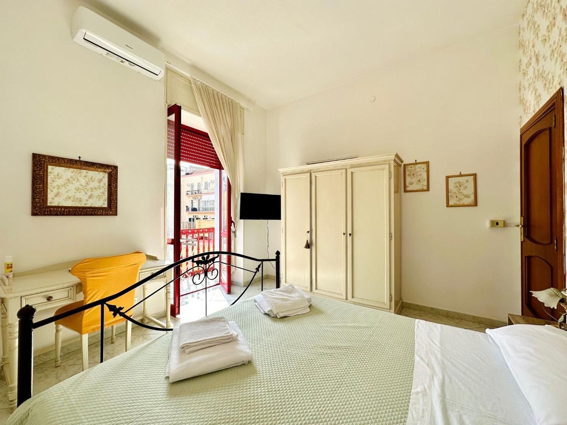Deluxe Double Room with Balcony and Sea View