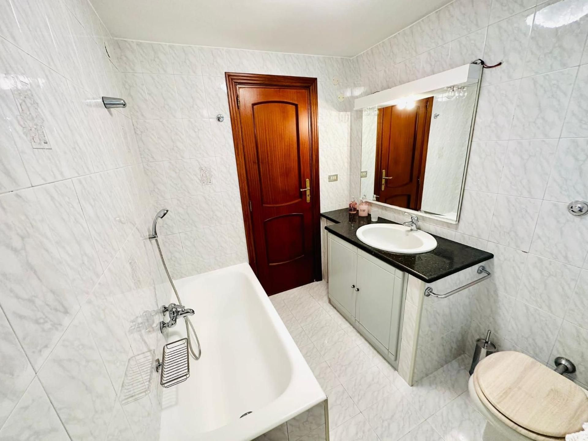 Deluxe Room (2 Adults + 1 Child)