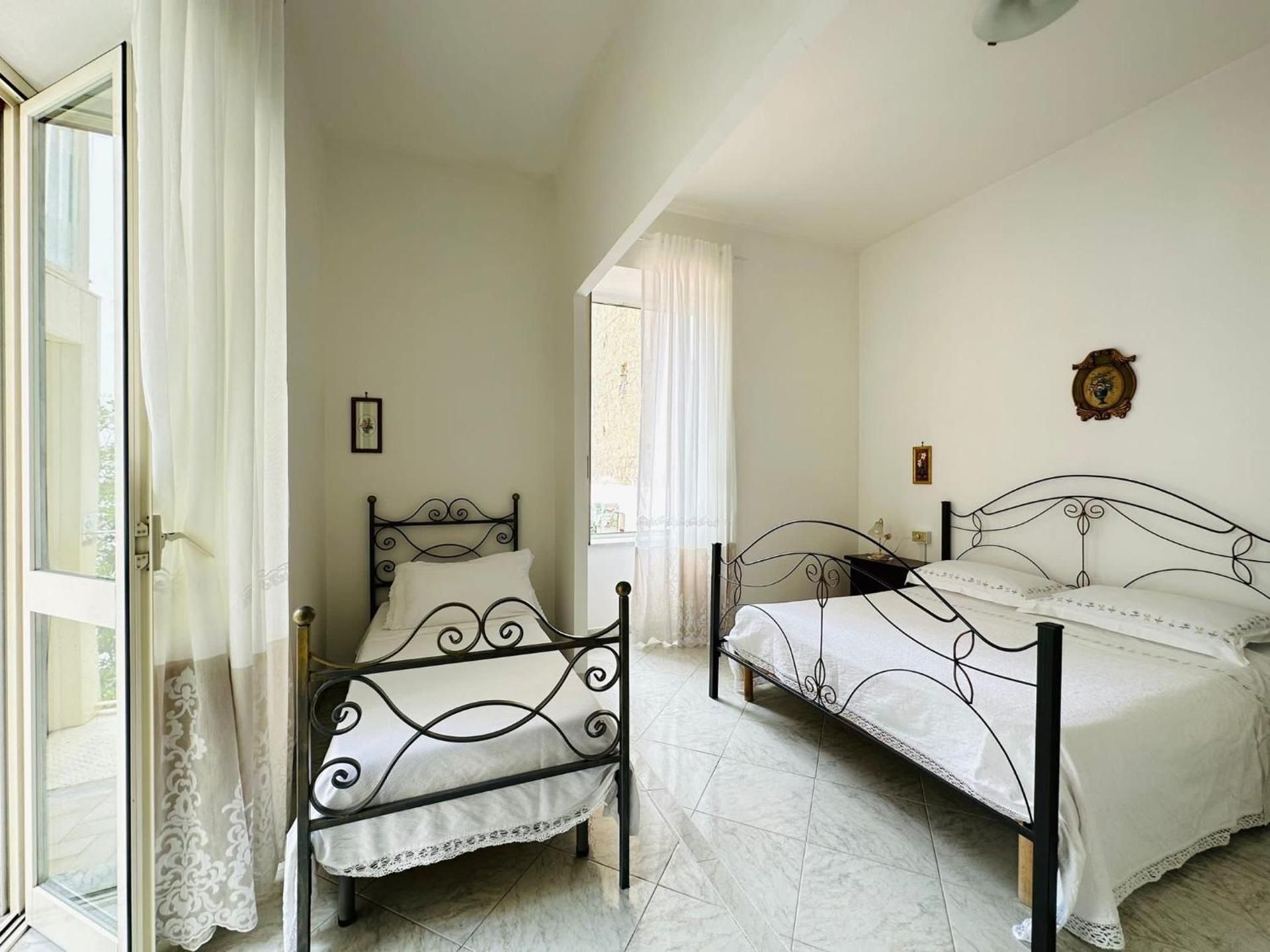 Deluxe Room (2 Adults + 1 Child)