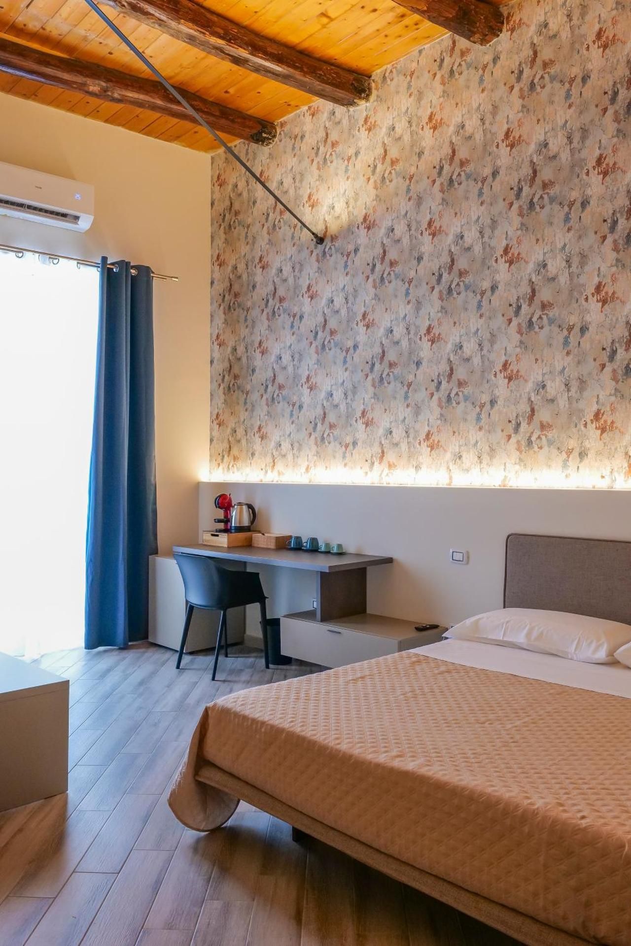 Deluxe Double or Twin Room with City View