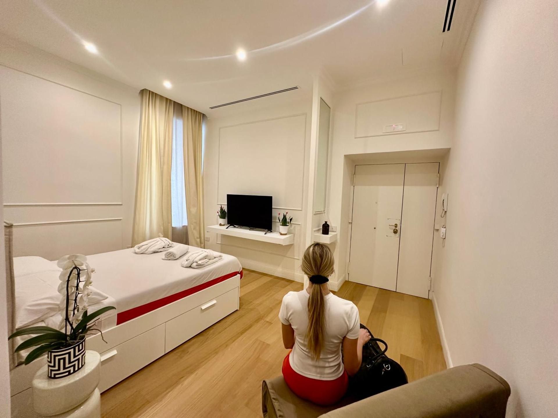 Raffaella Home