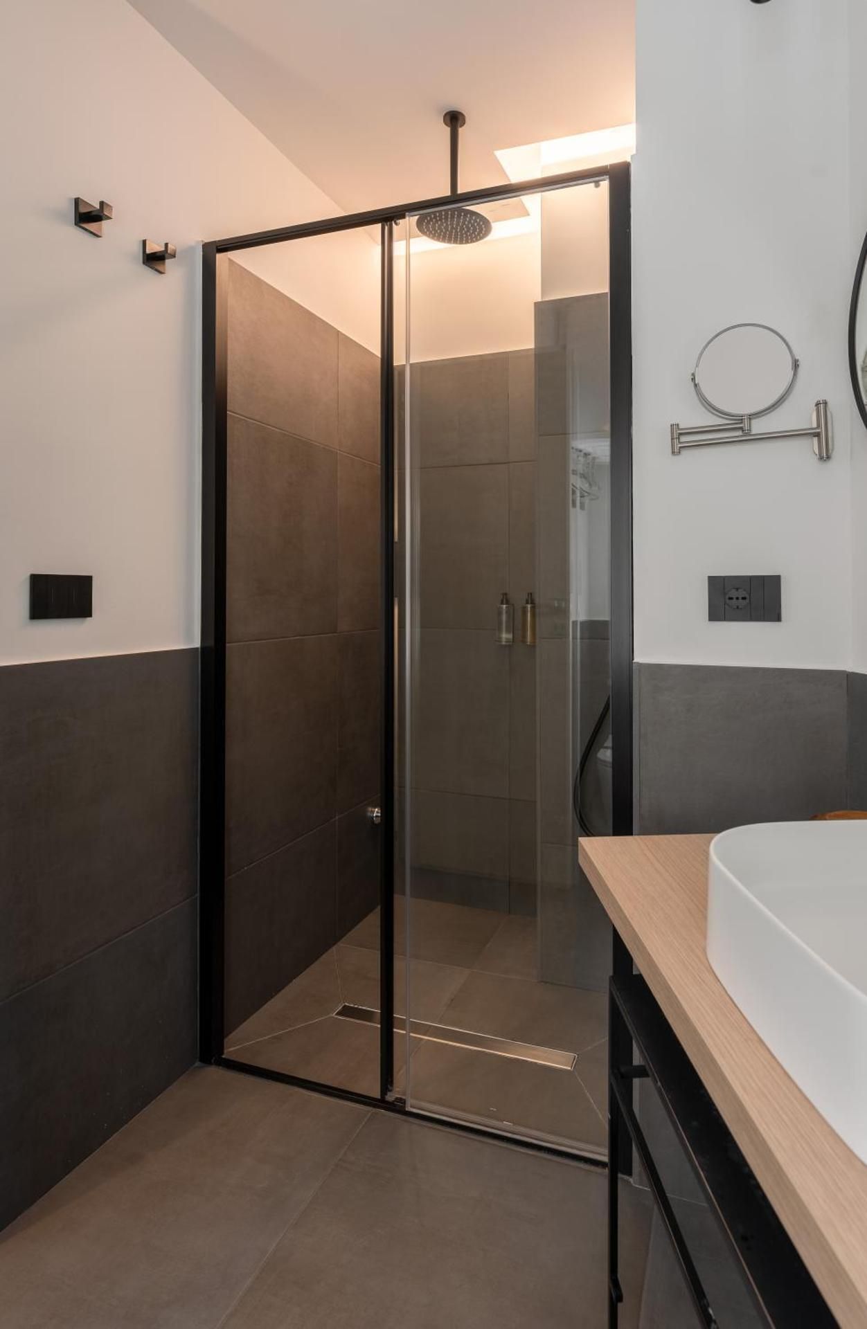 Standard Apartment – Via Santa Lucia 66