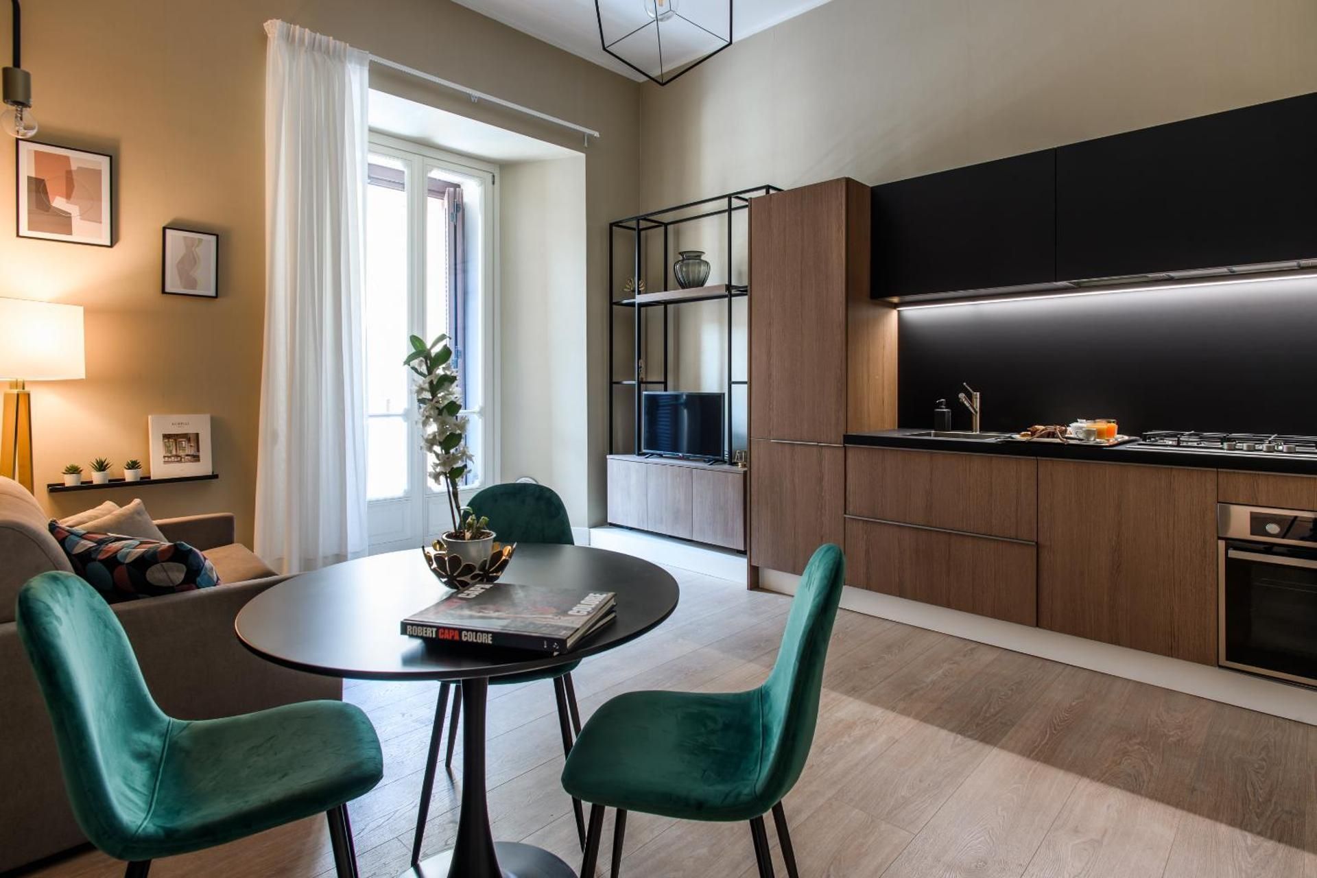 DELUXE APARTMENT