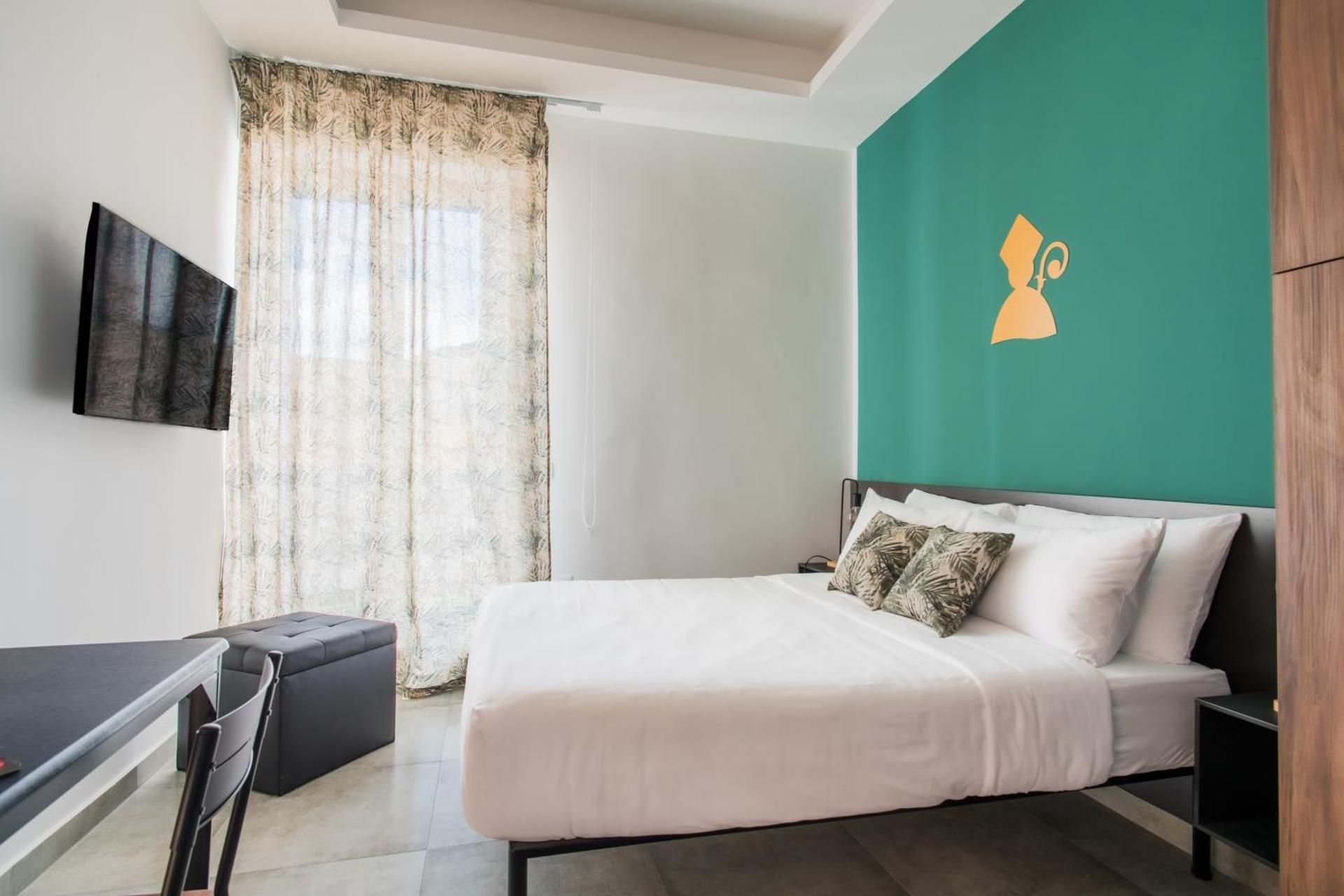 Standard Queen Room