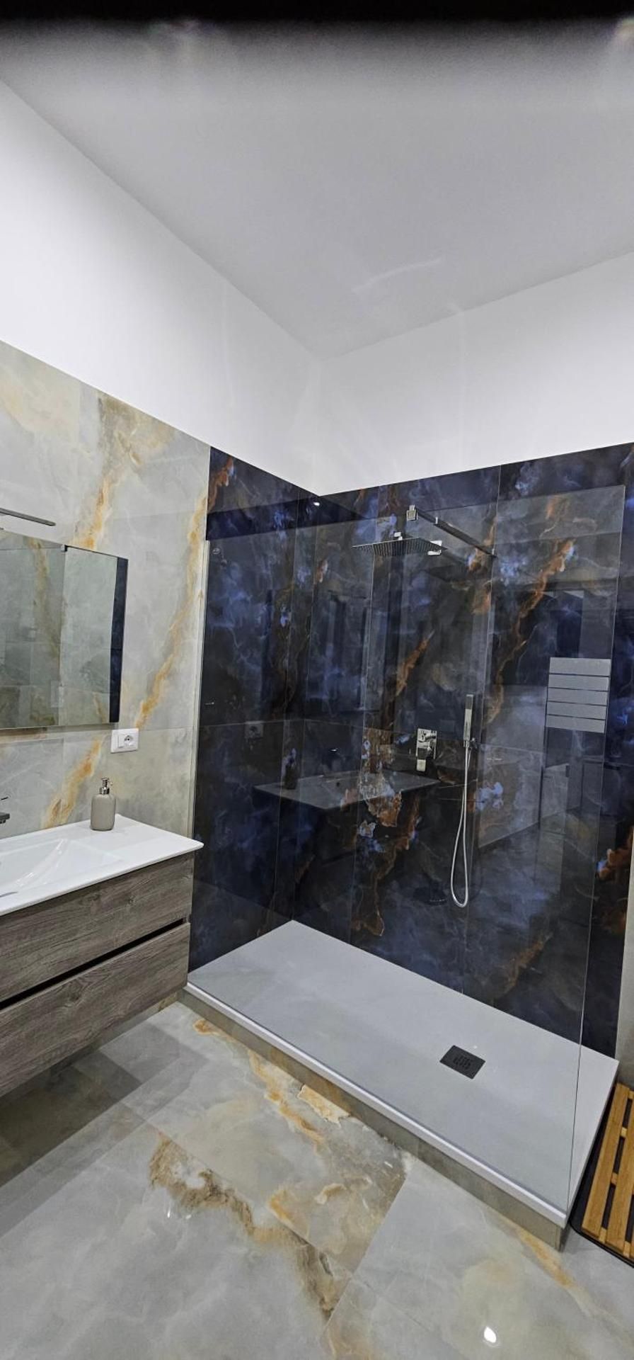 Studio with Spa Bath
