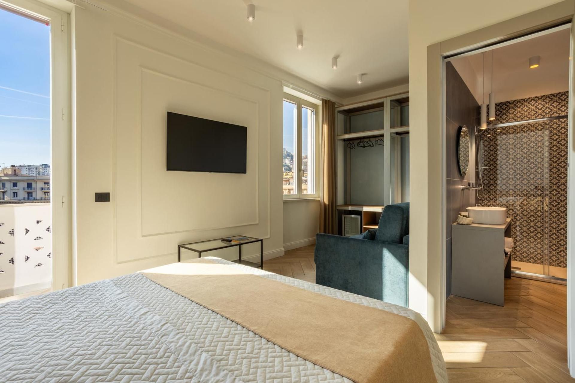 Boemi smart suites Deluxe Queen Room 3