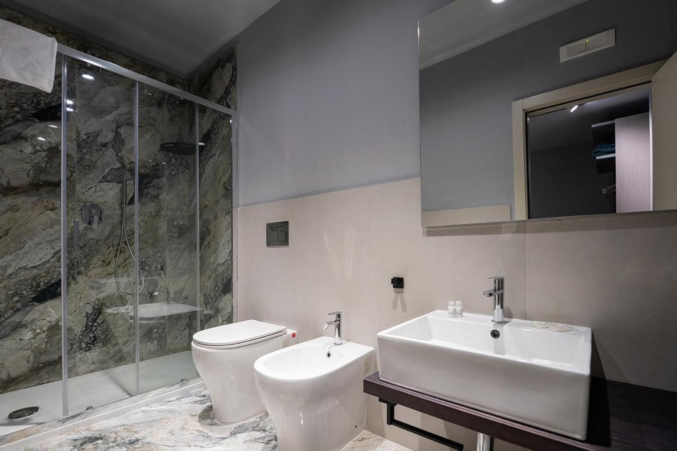 Deluxe Double Room with Side Sea View