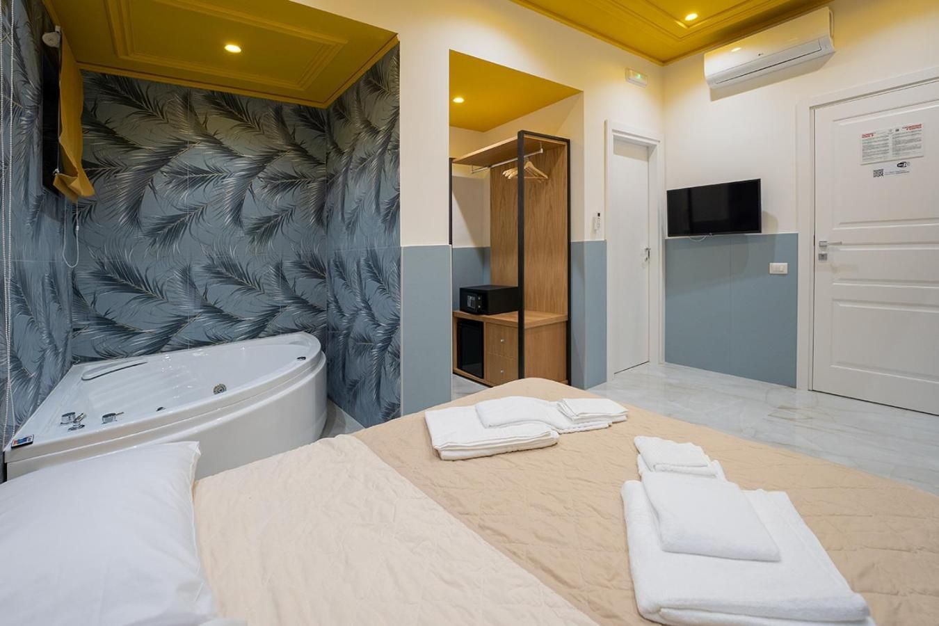 Suite with Spa Bath