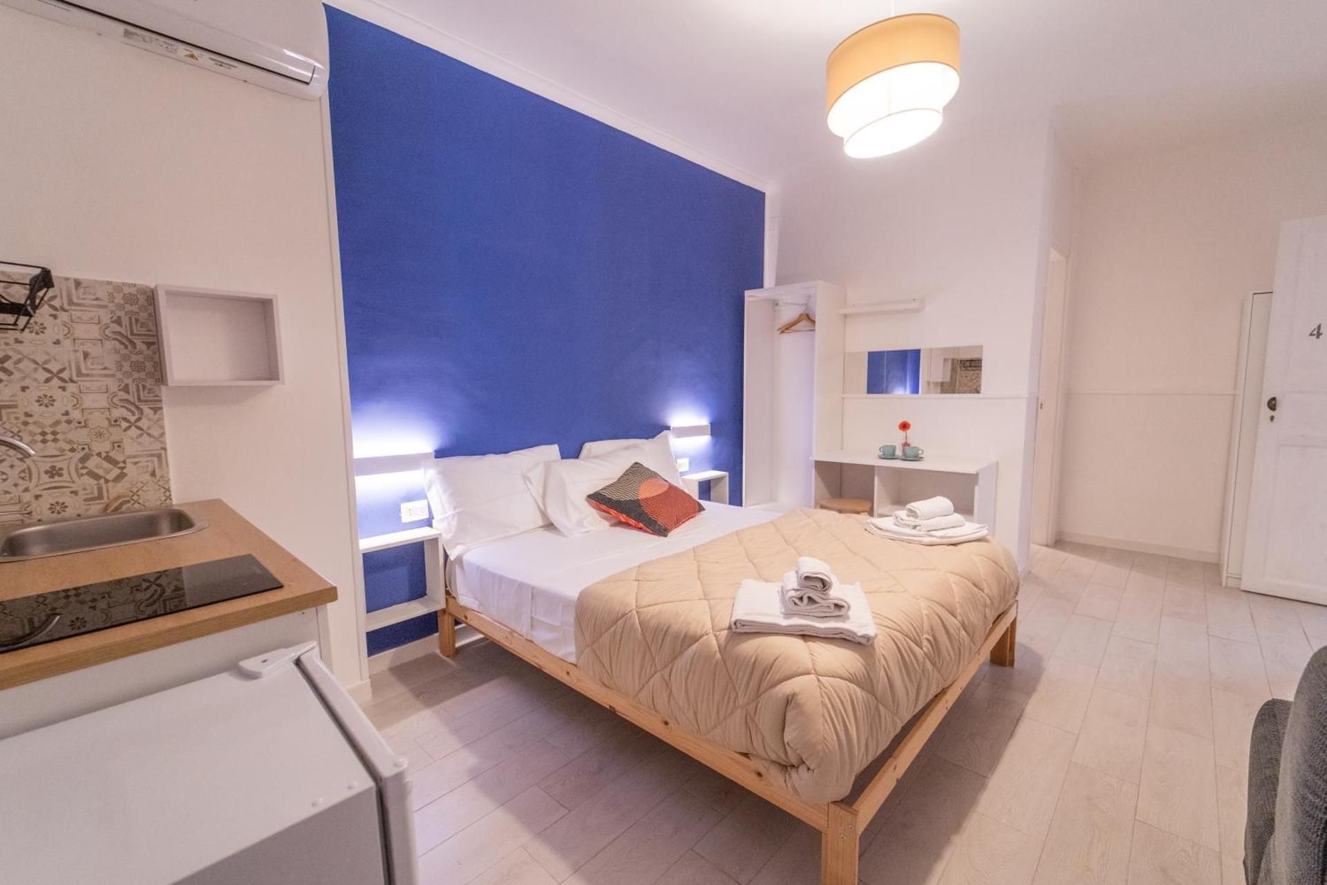 Deluxe Double Room with Side Sea View