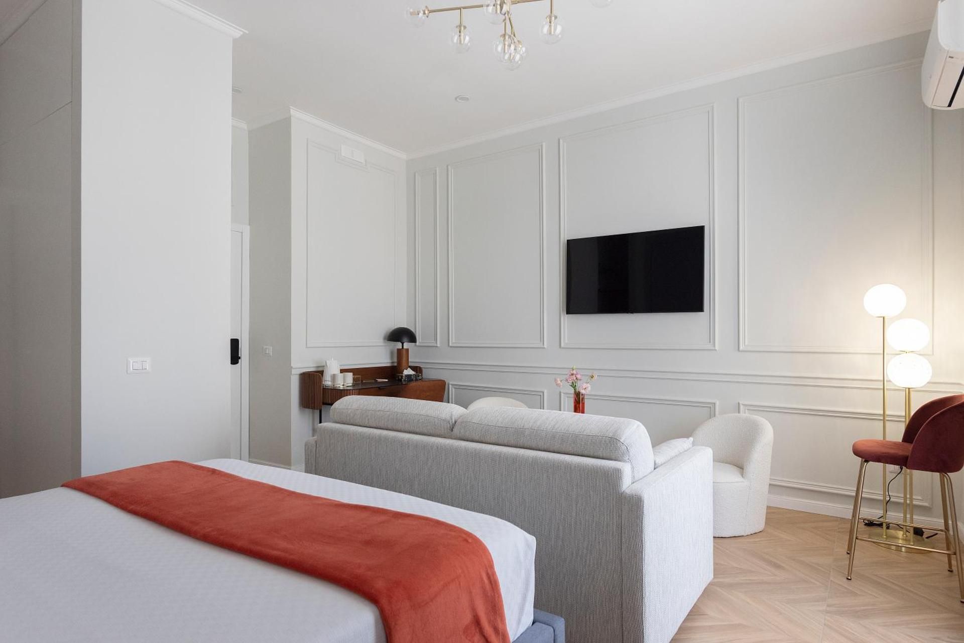 shared lounge/tv area