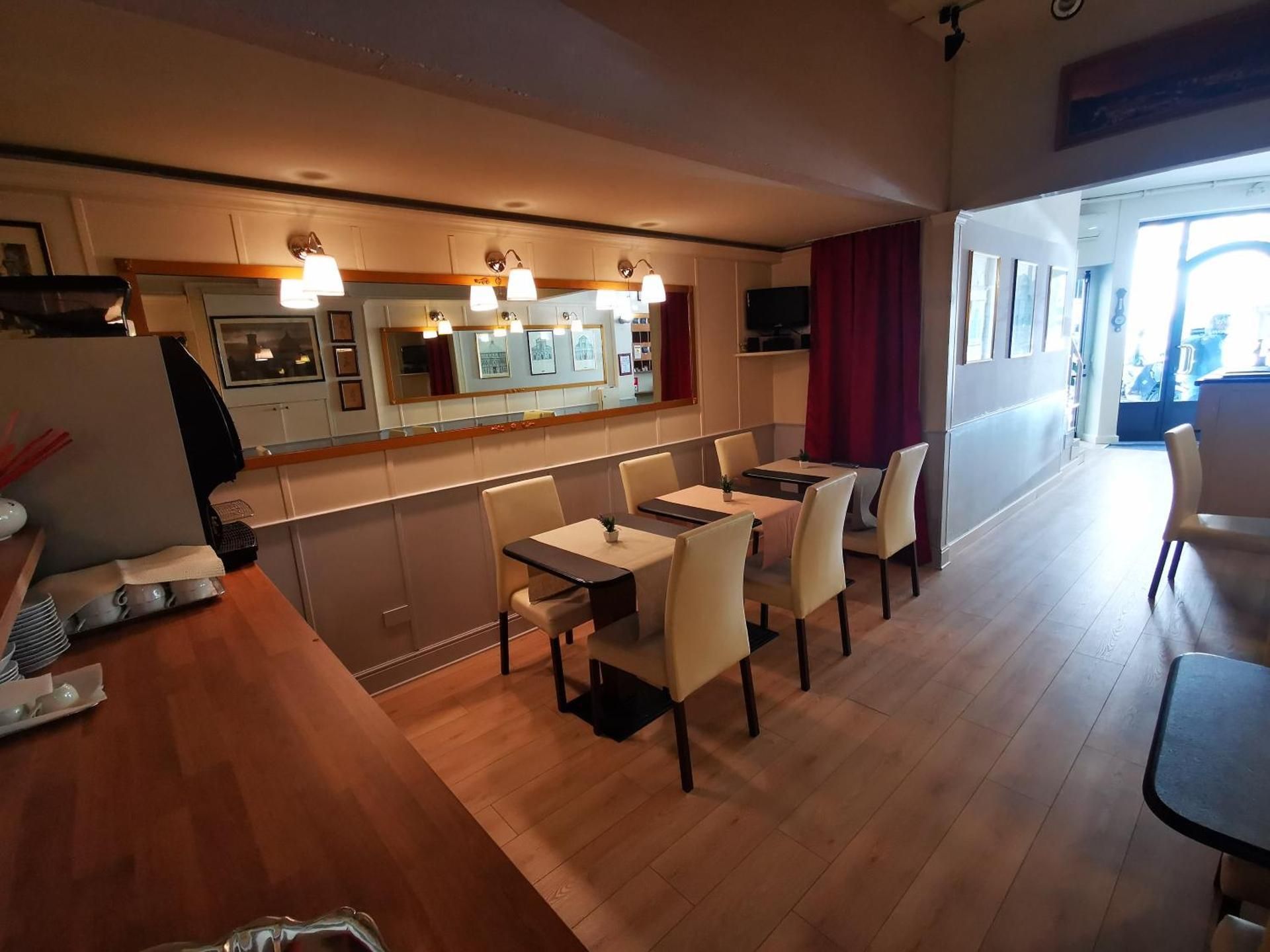 shared lounge/tv area