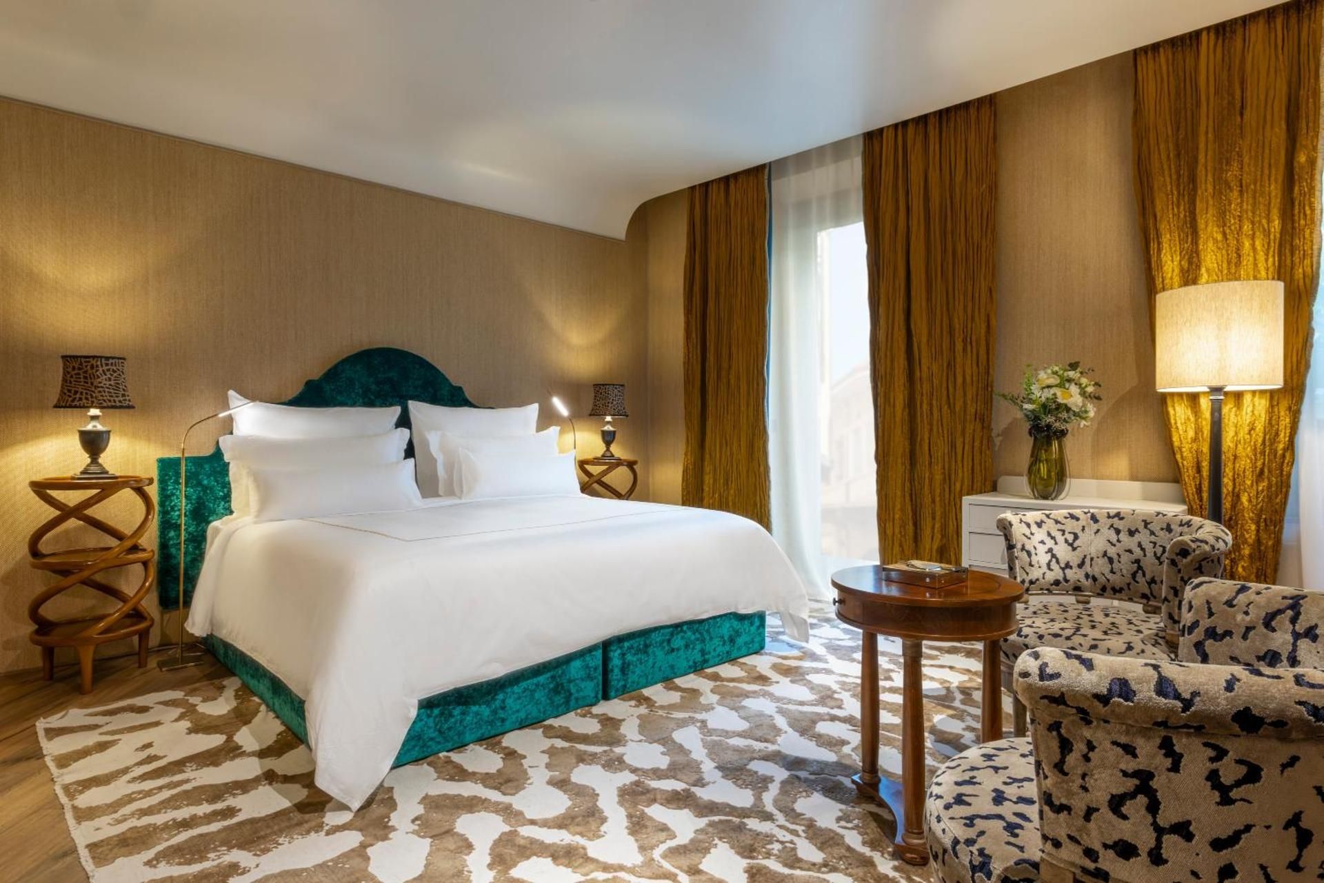 The J and J Hotel Florence Deluxe Suite 2