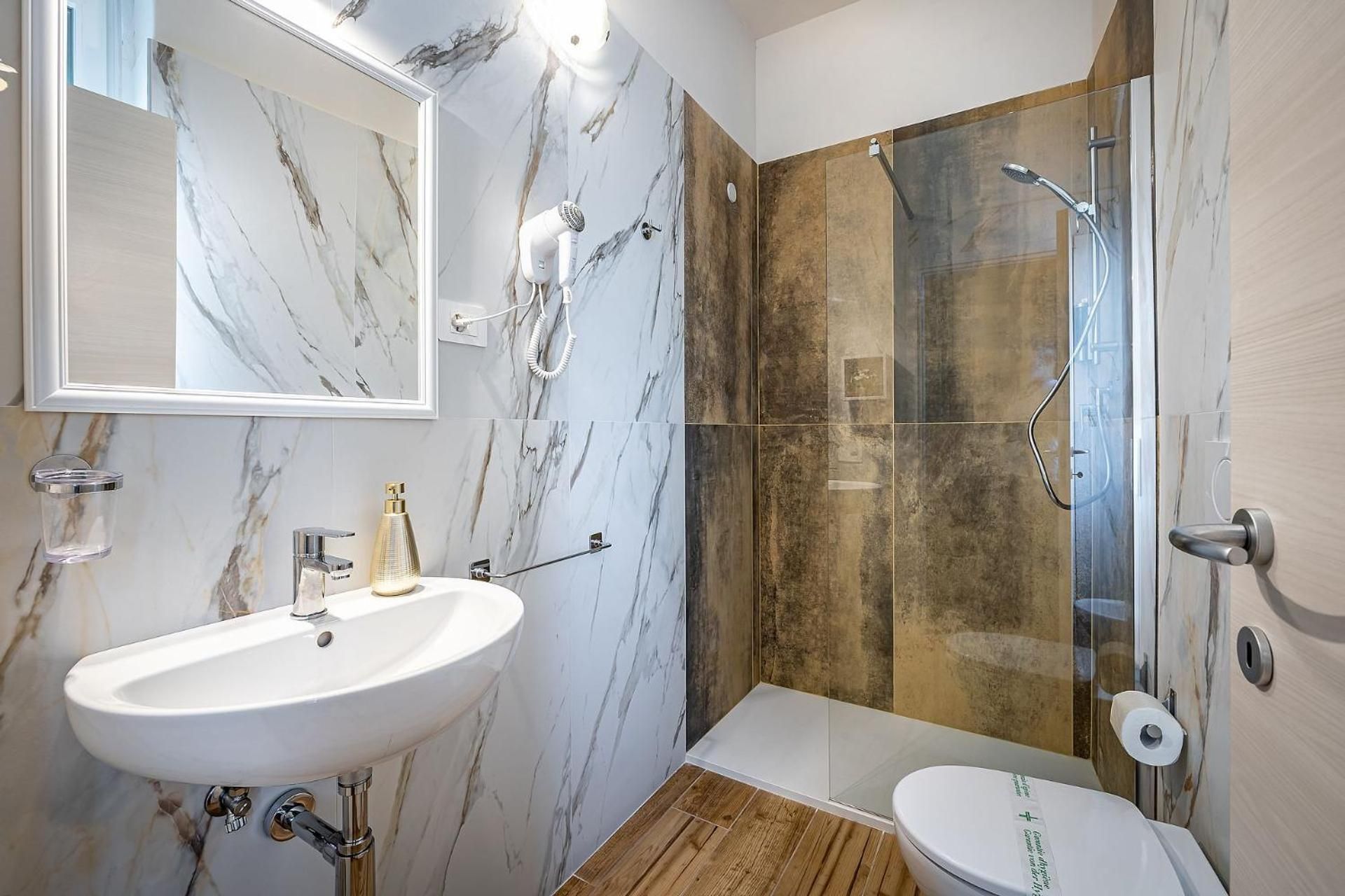 Florence Ventuno B&B Standard Double Room 3