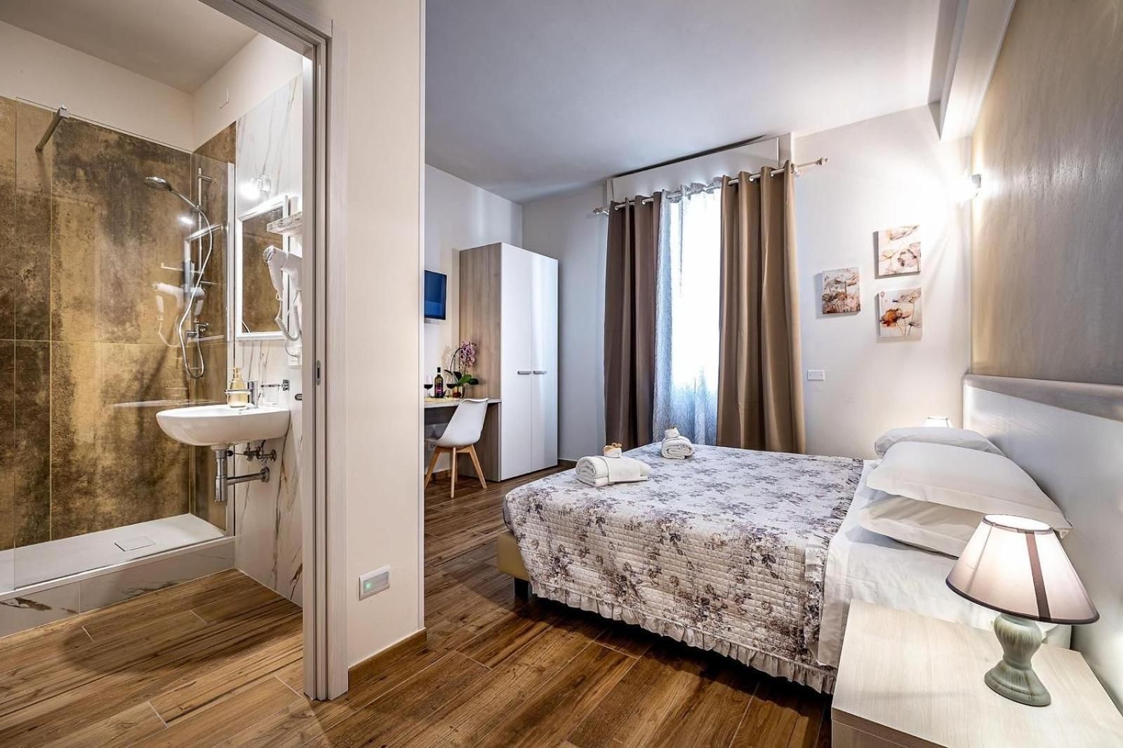 Florence Ventuno B&B Standard Double Room 2