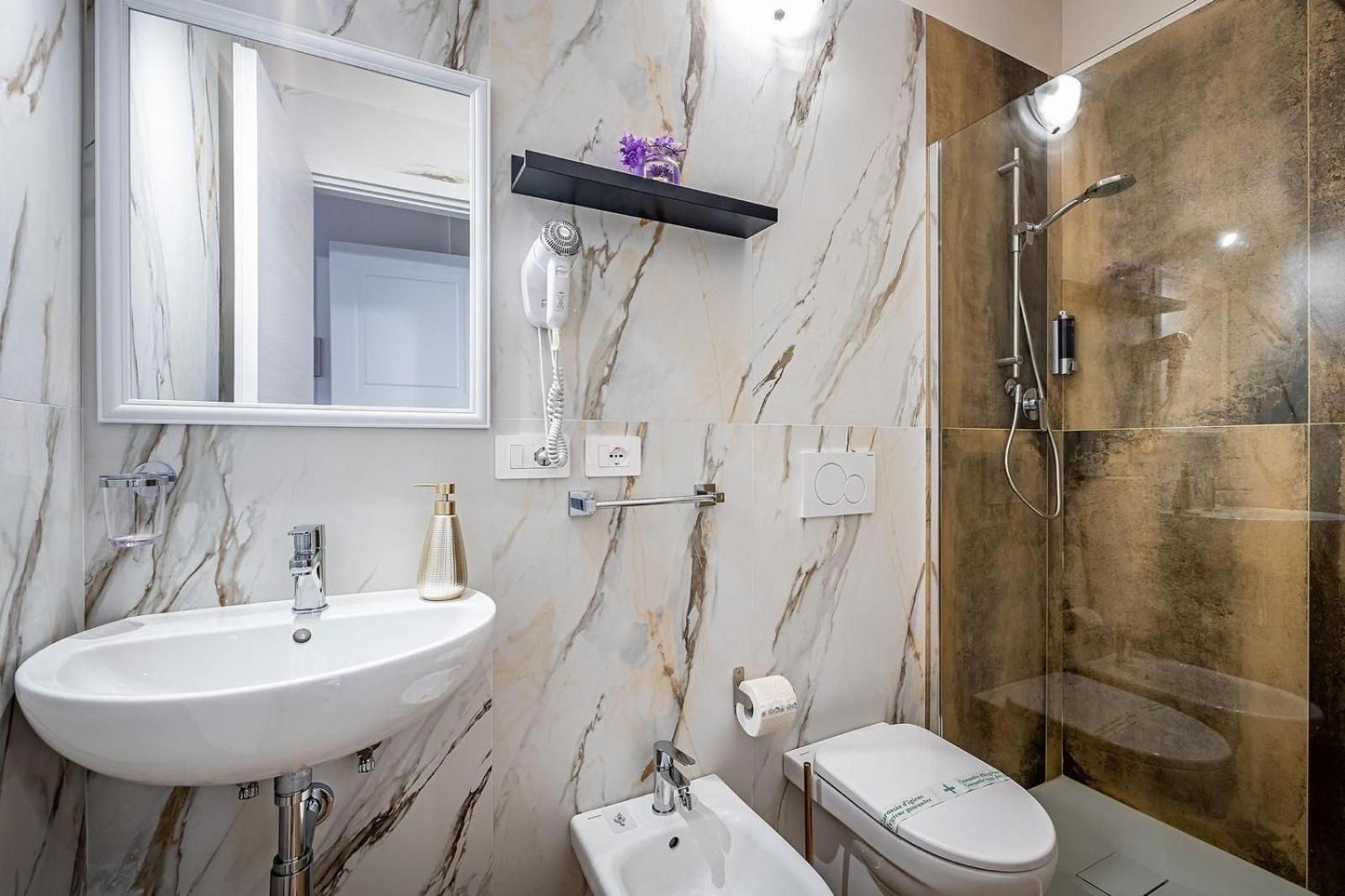 Florence Ventuno B&B Deluxe Family Room 3