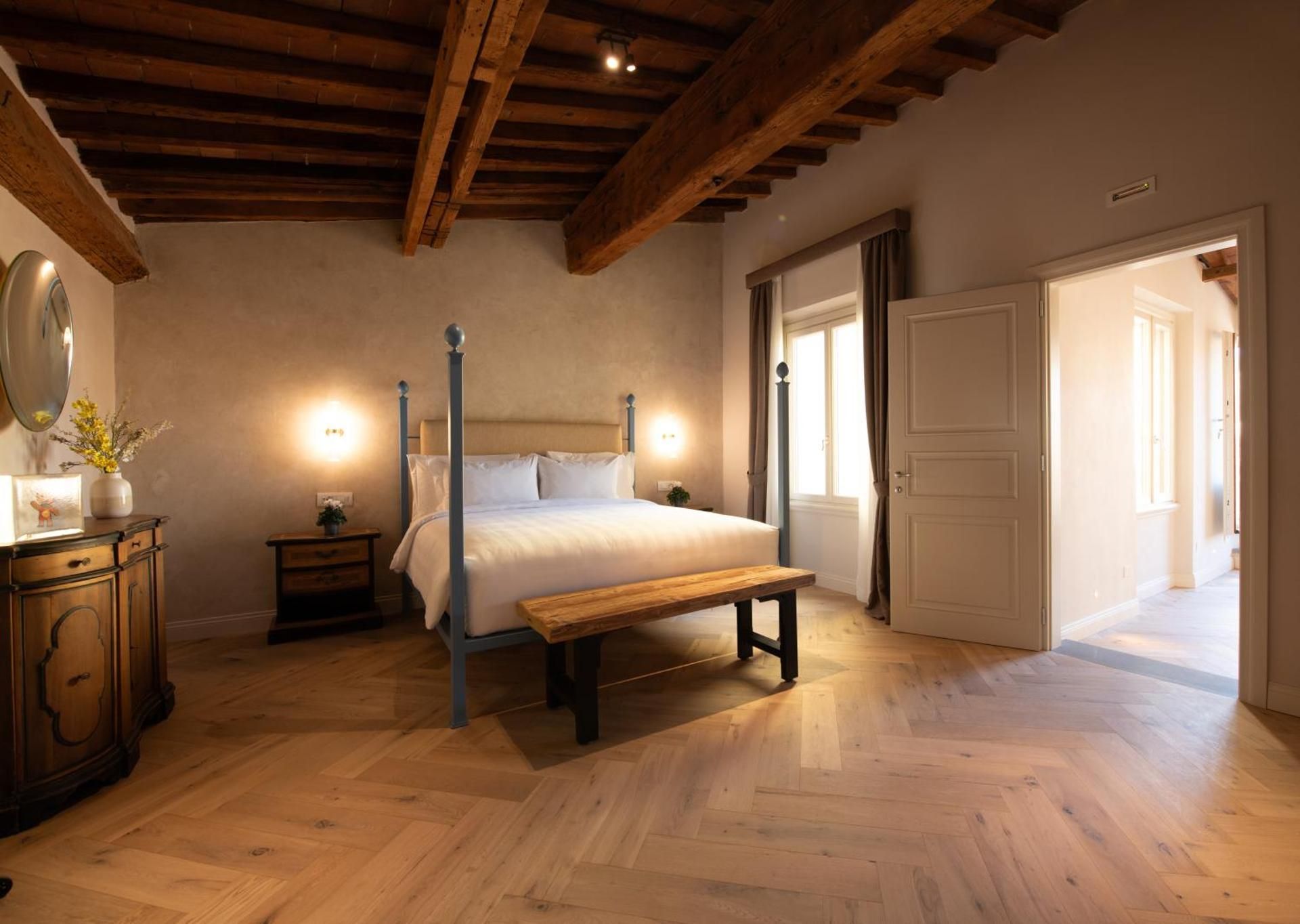 One-Bedroom Deluxe Apartment