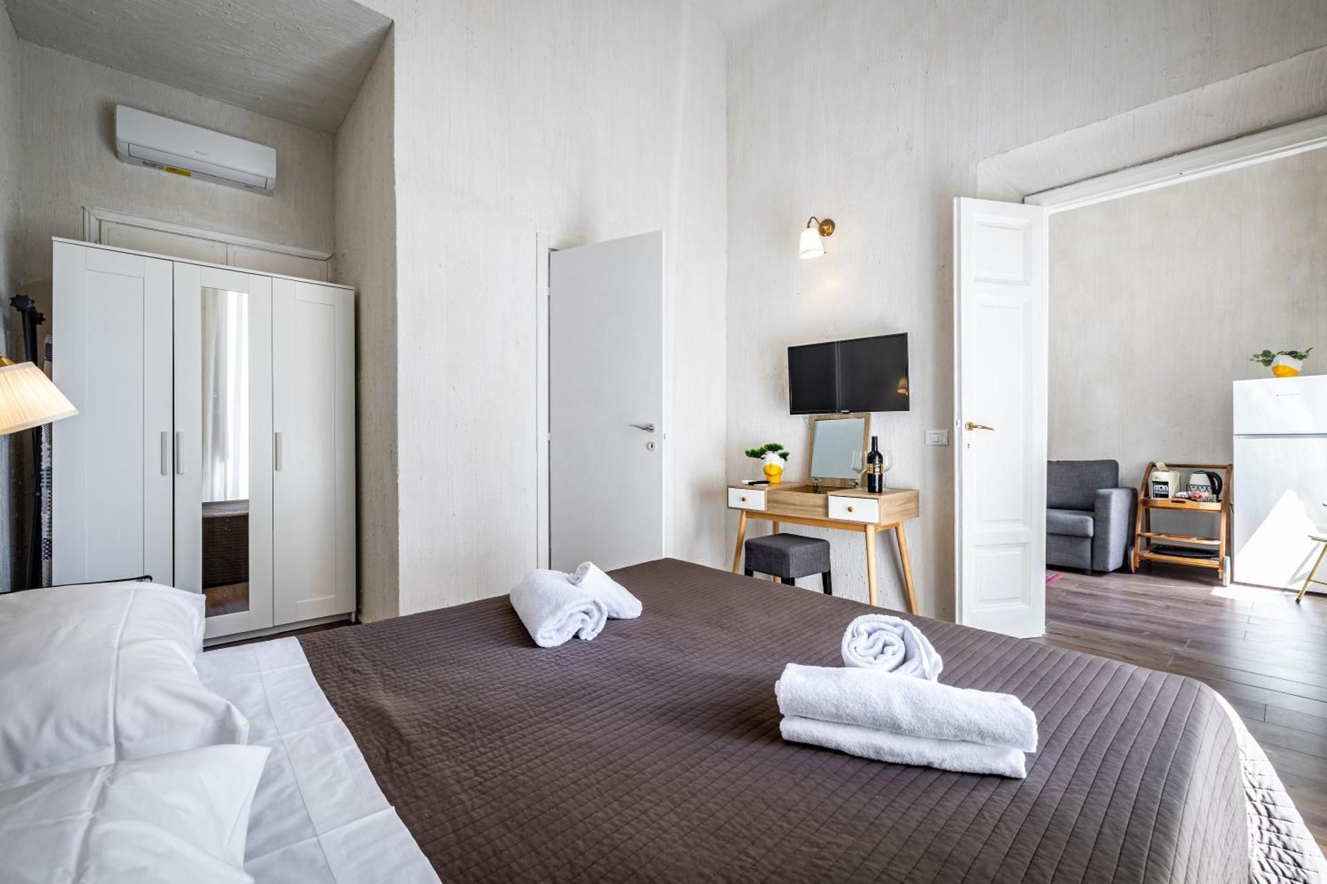 shared lounge/tv area