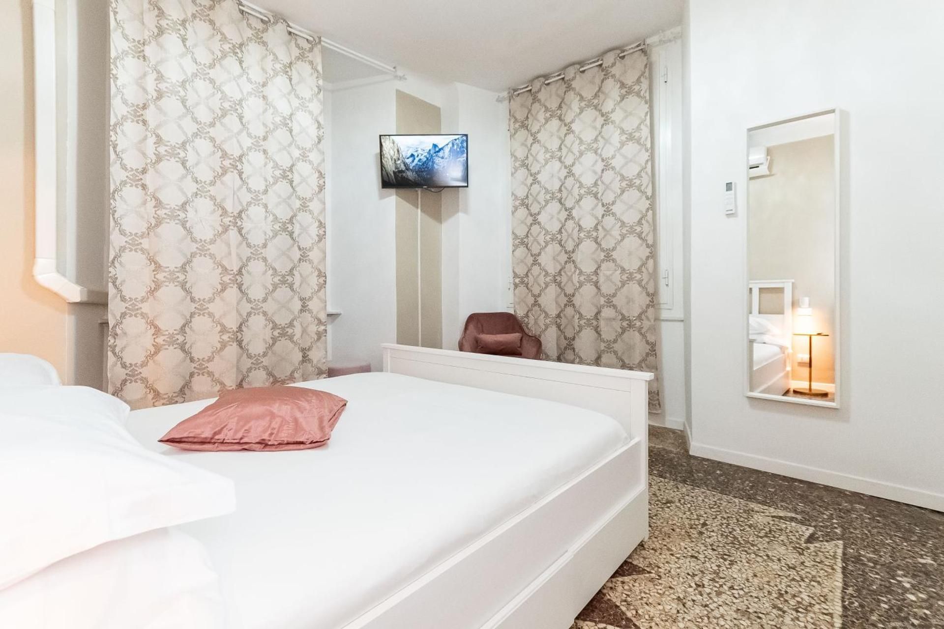 Double Room with Private External Bathroom