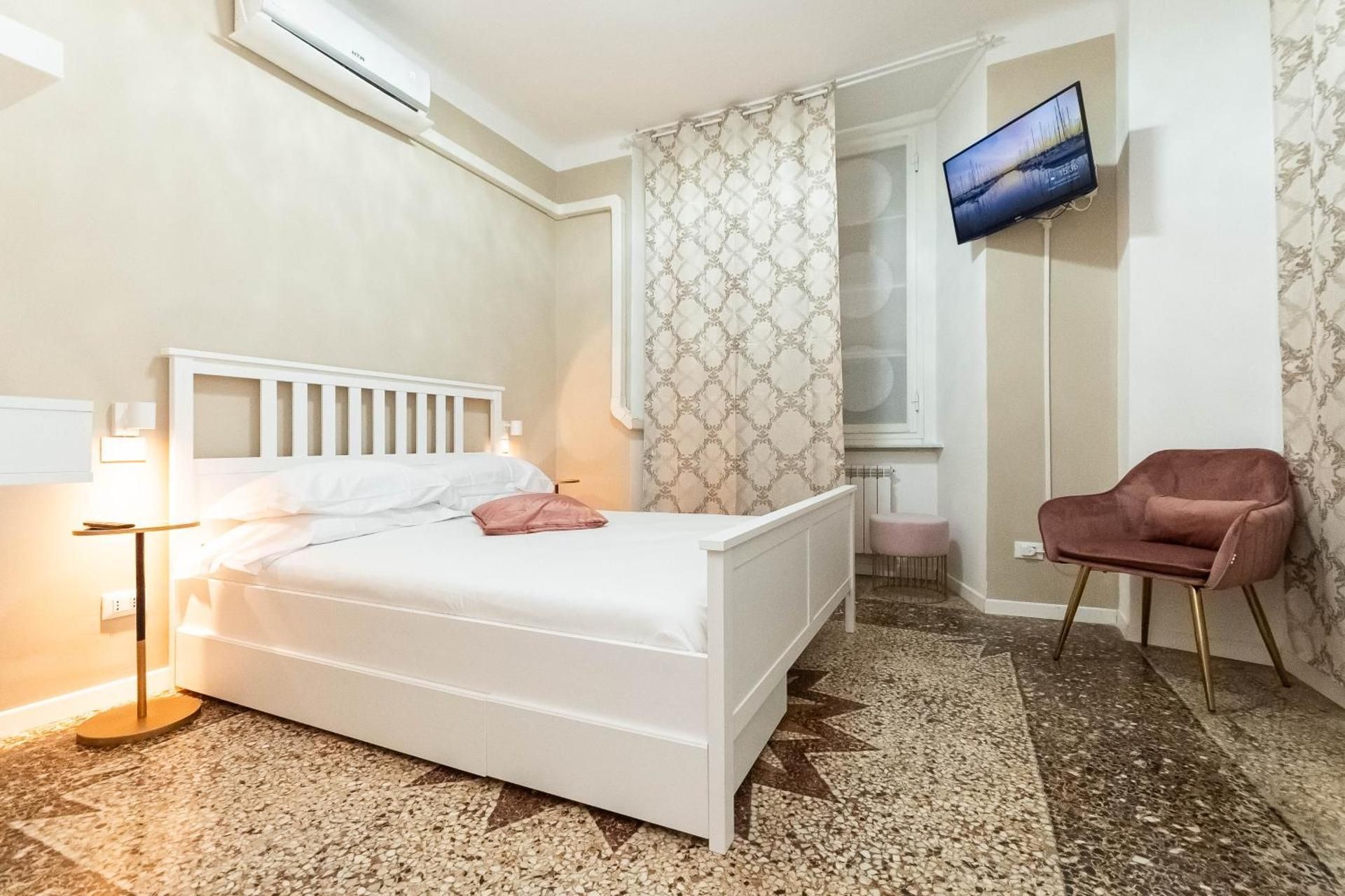 Double Room with Private External Bathroom