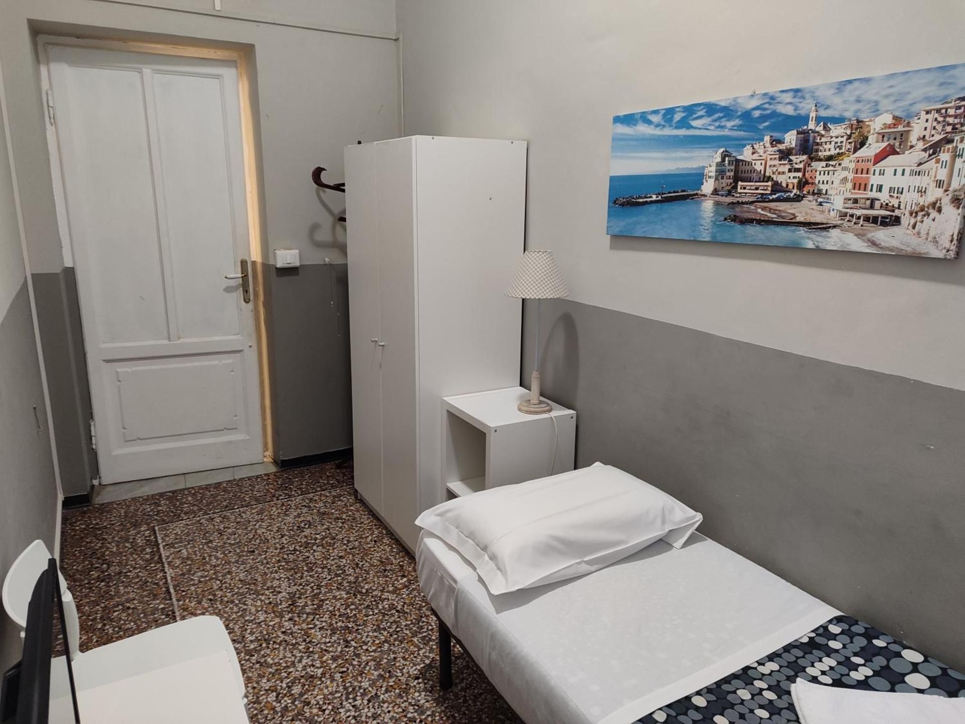 Single Room with Shared Bathroom
