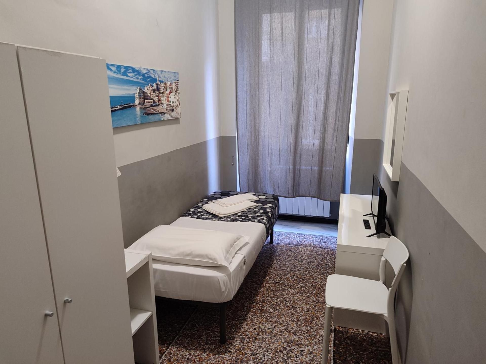 Single Room with Shared Bathroom