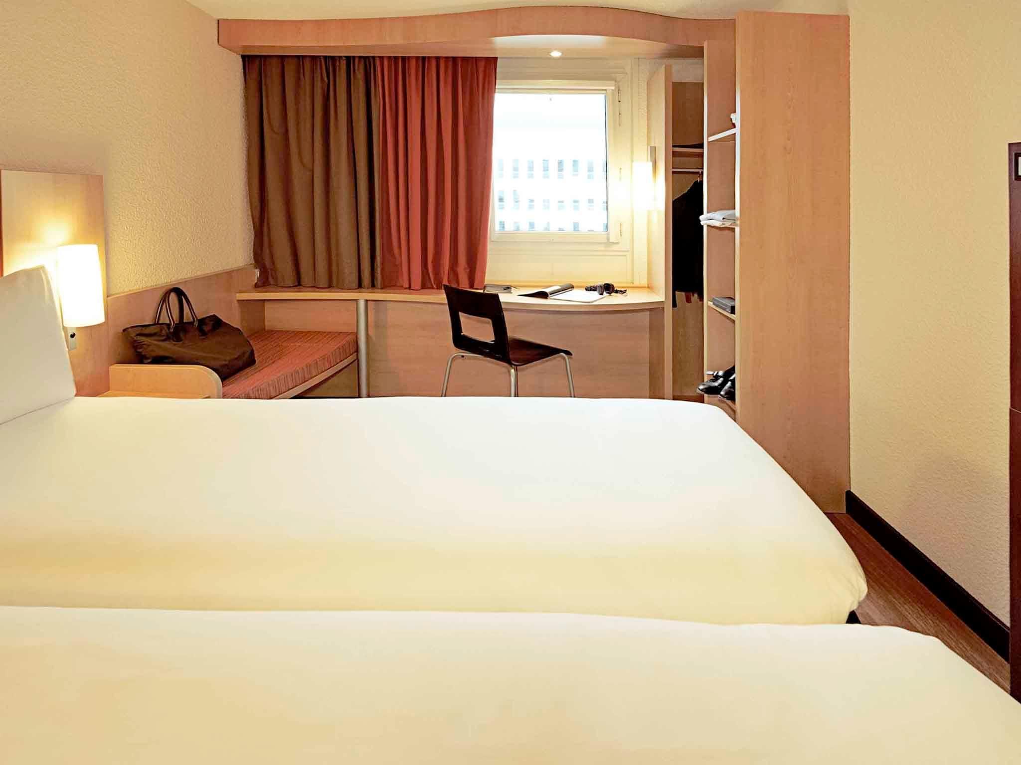 Standard Non-Smoking Room with twin beds