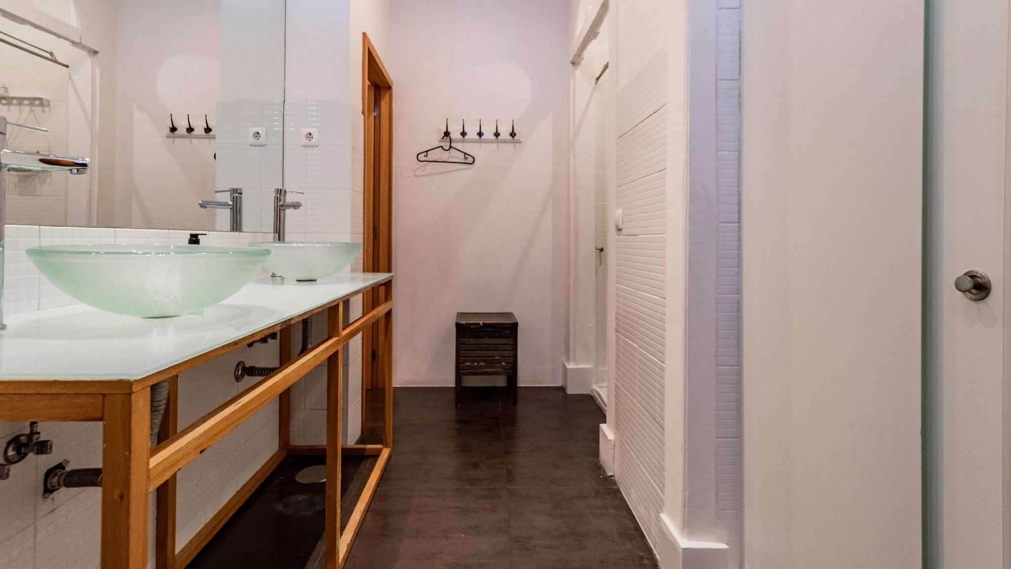 Invictus Hostel Dormitory Room with Single Bed