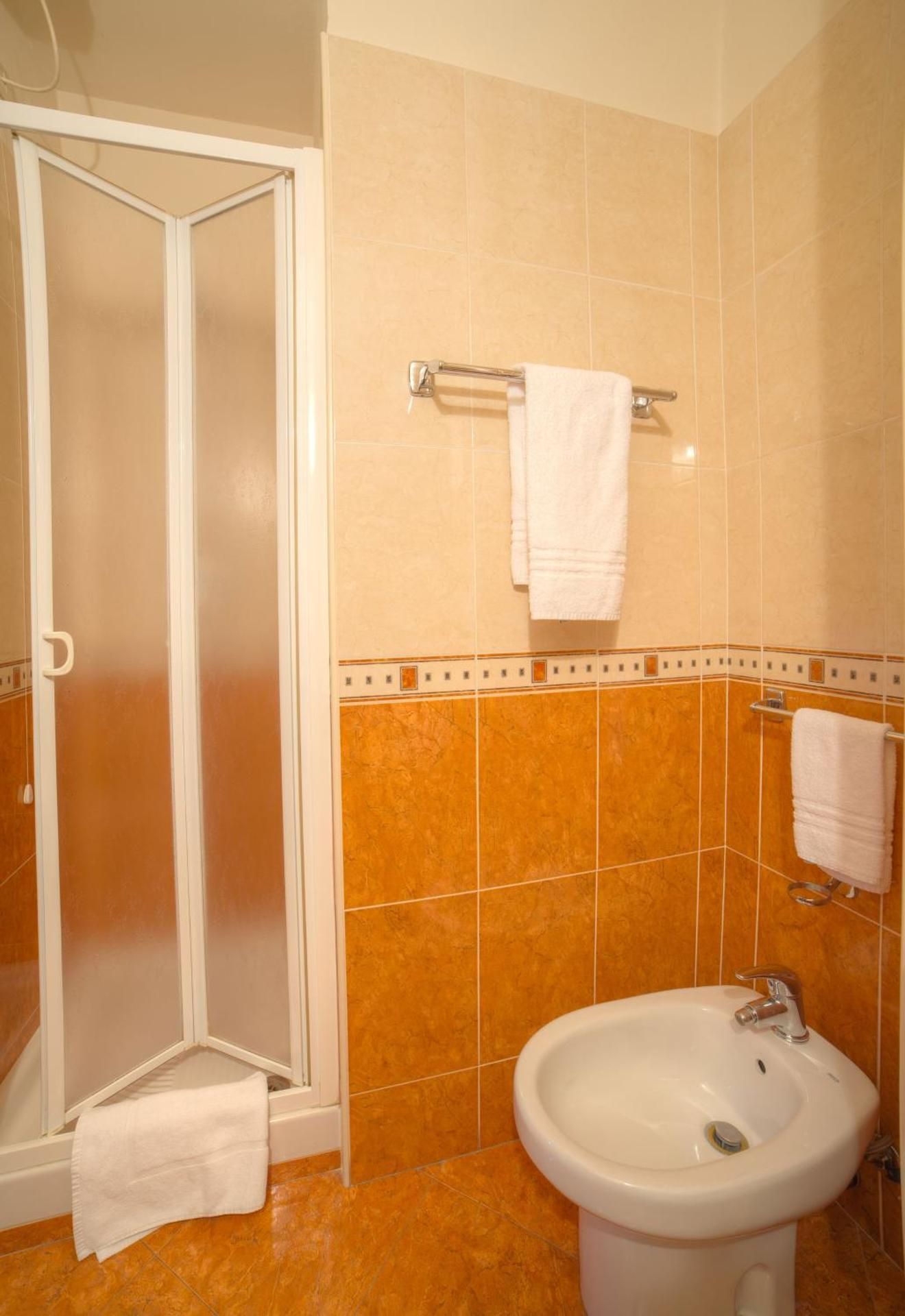 Hotel Ares Milano Quadruple Room 3